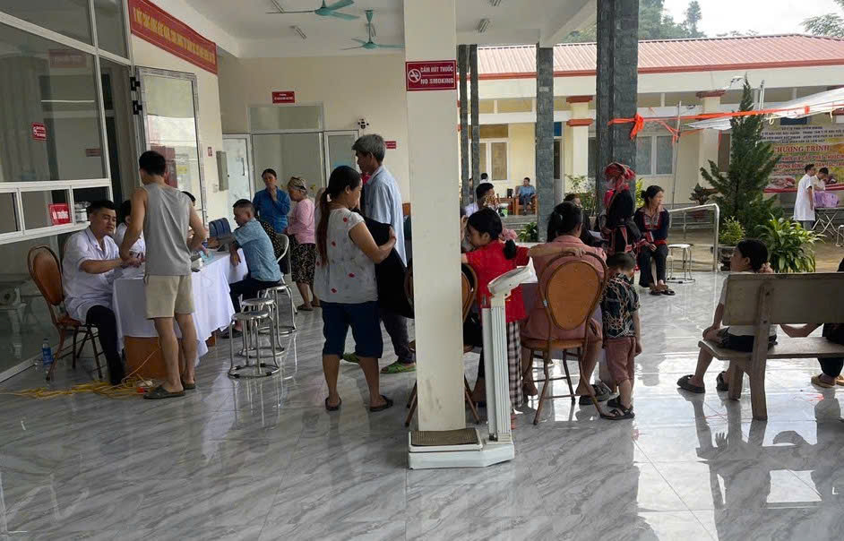 KHÁM, TƯ VẤN SỨC KHỎE VÀ CẤP PHÁT THUỐC MIỄN PHÍ CHO NGƯỜI DÂN TẠI TRẠM Y TẾ ĐỨC XUÂN - XÃ LIÊN HIỆP (ĐỢT II NĂM 2025)