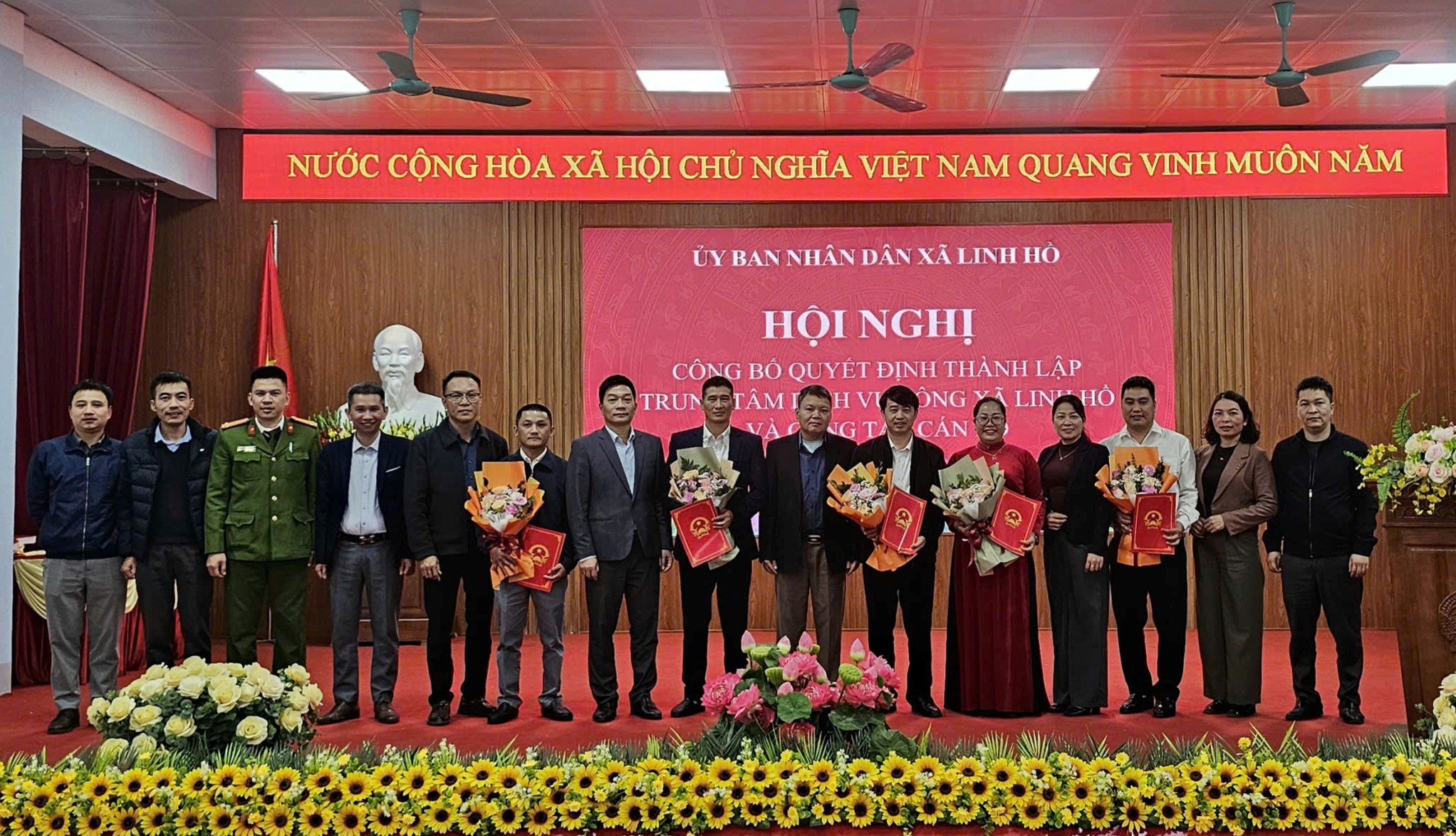 Hội nghị công bố quyết định về thành lập Trung tâm Dịch vụ công xã Linh Hồ