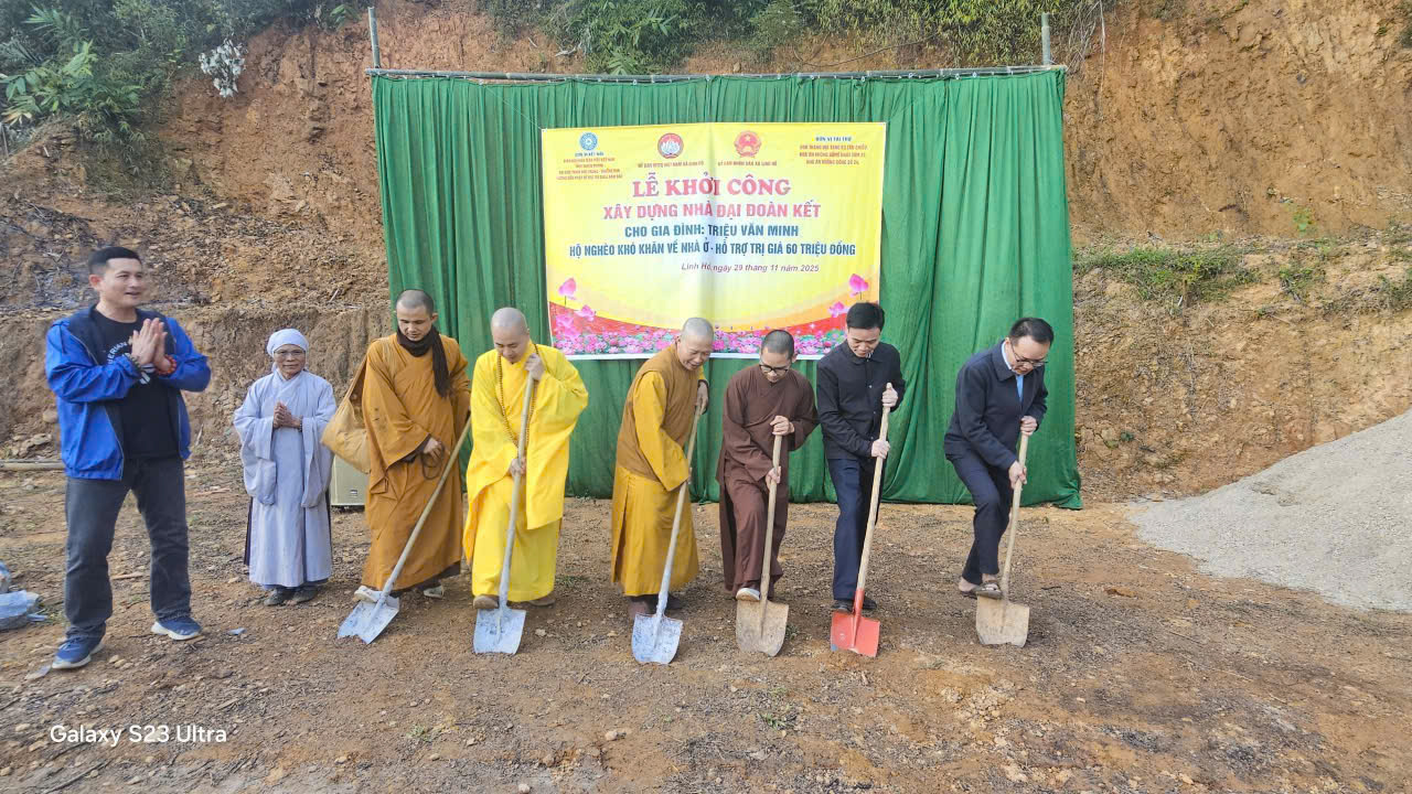 Khởi công xây dựng Nhà Đại đoàn kết và trao quà hỗ trợ hộ nghèo, gia đình khó khăn tại xã Linh Hồ