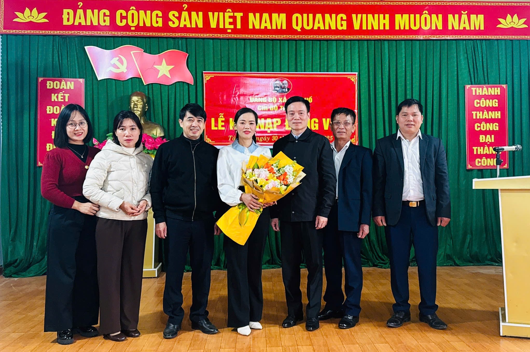 Lễ kết nạp đảng viên mới