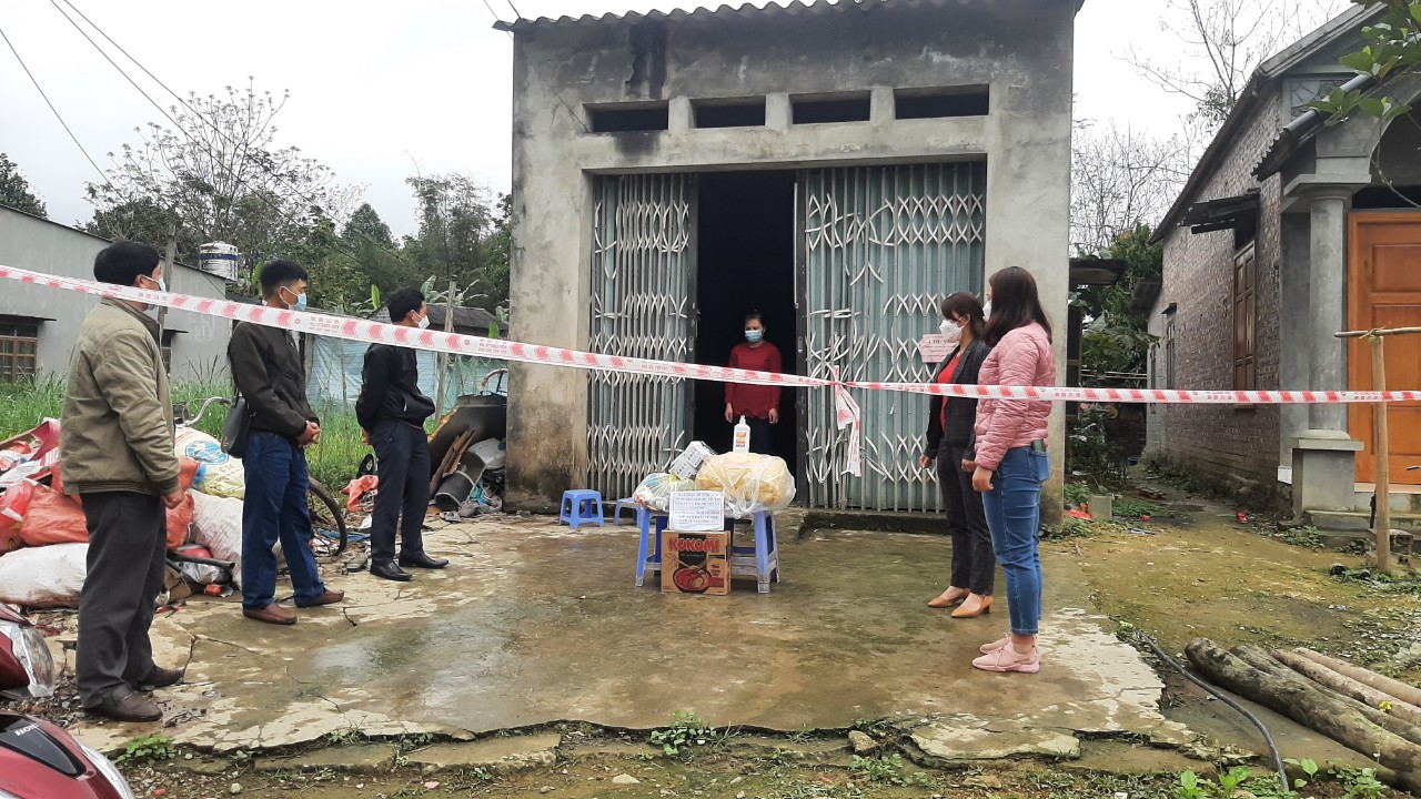 MẶT TRẬN TỔ QUỐC, HỘI NÔNG DÂN, HỘI CCB, HLHPN, ĐOÀN THANH NIÊN XÃ LINH HỒ  HỖ TRỢ GIA ĐÌNH CÓ HOÀN CẢNH KHÓ KHĂN DO DỊCH BỆNH COVID- 19