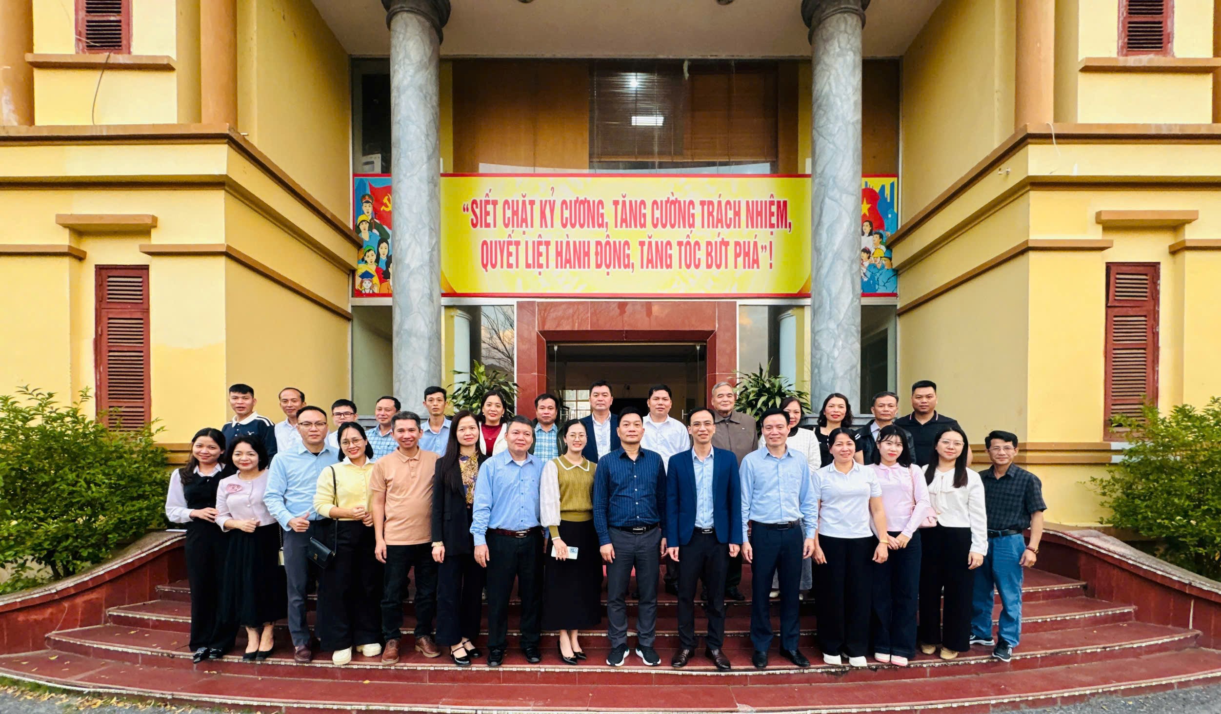 Xã Linh Hồ trao đổi, học tập kinh nghiệm các mô hình phát triển kinh tế, giảm nghèo bền vững