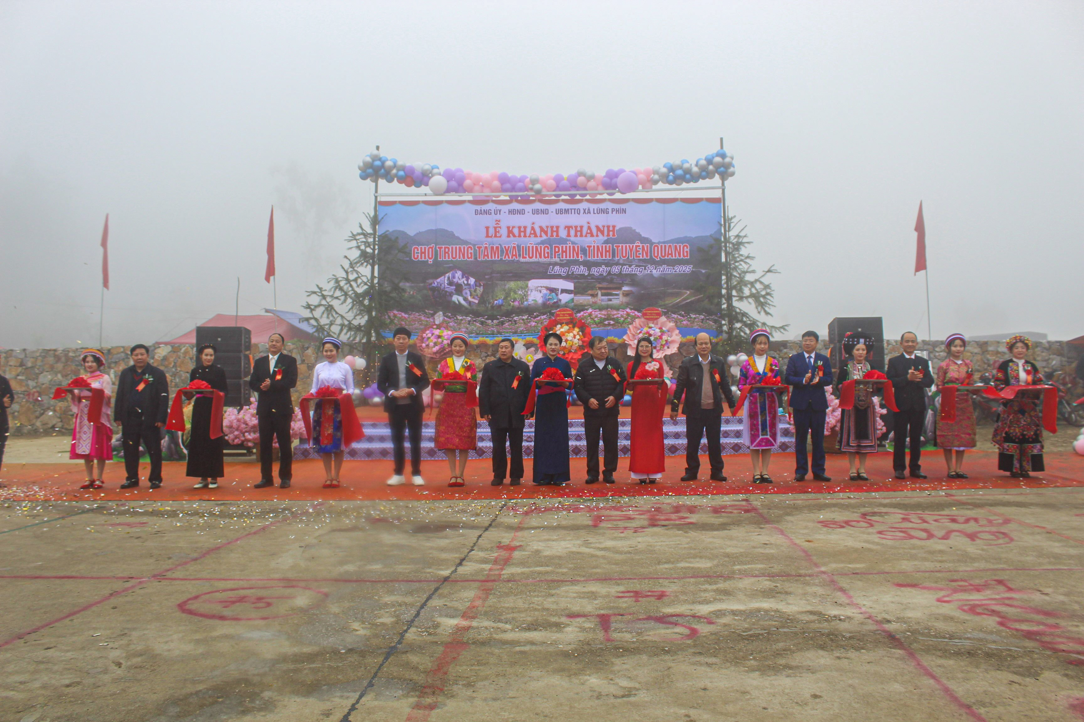 LỄ KHÁNH THÀNH CHỢ TRUNG TÂM XÃ LŨNG PHÌN