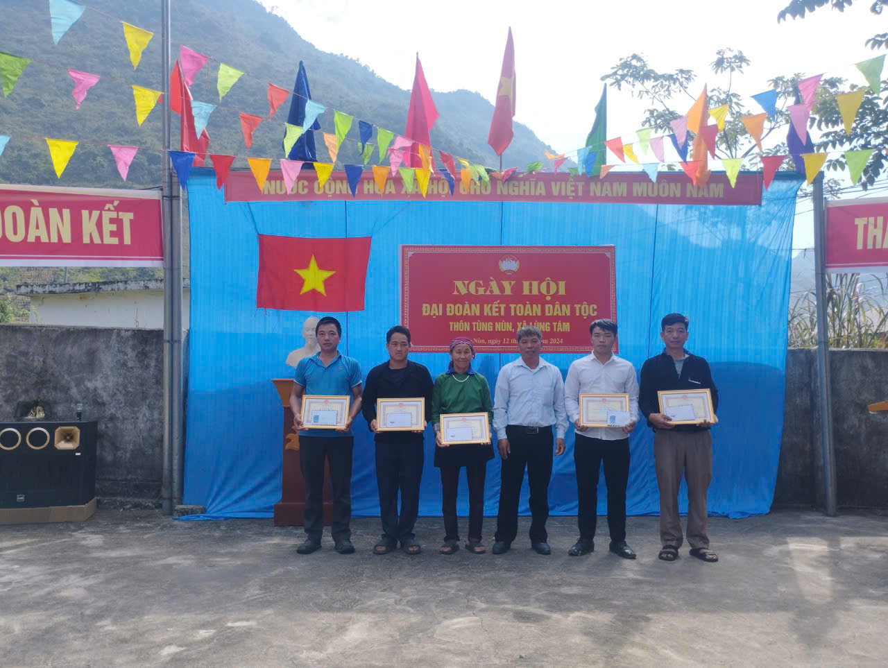 Lùng Tám Tổ chức ngày đại đoàn kết tại thôn Tùng Nùn