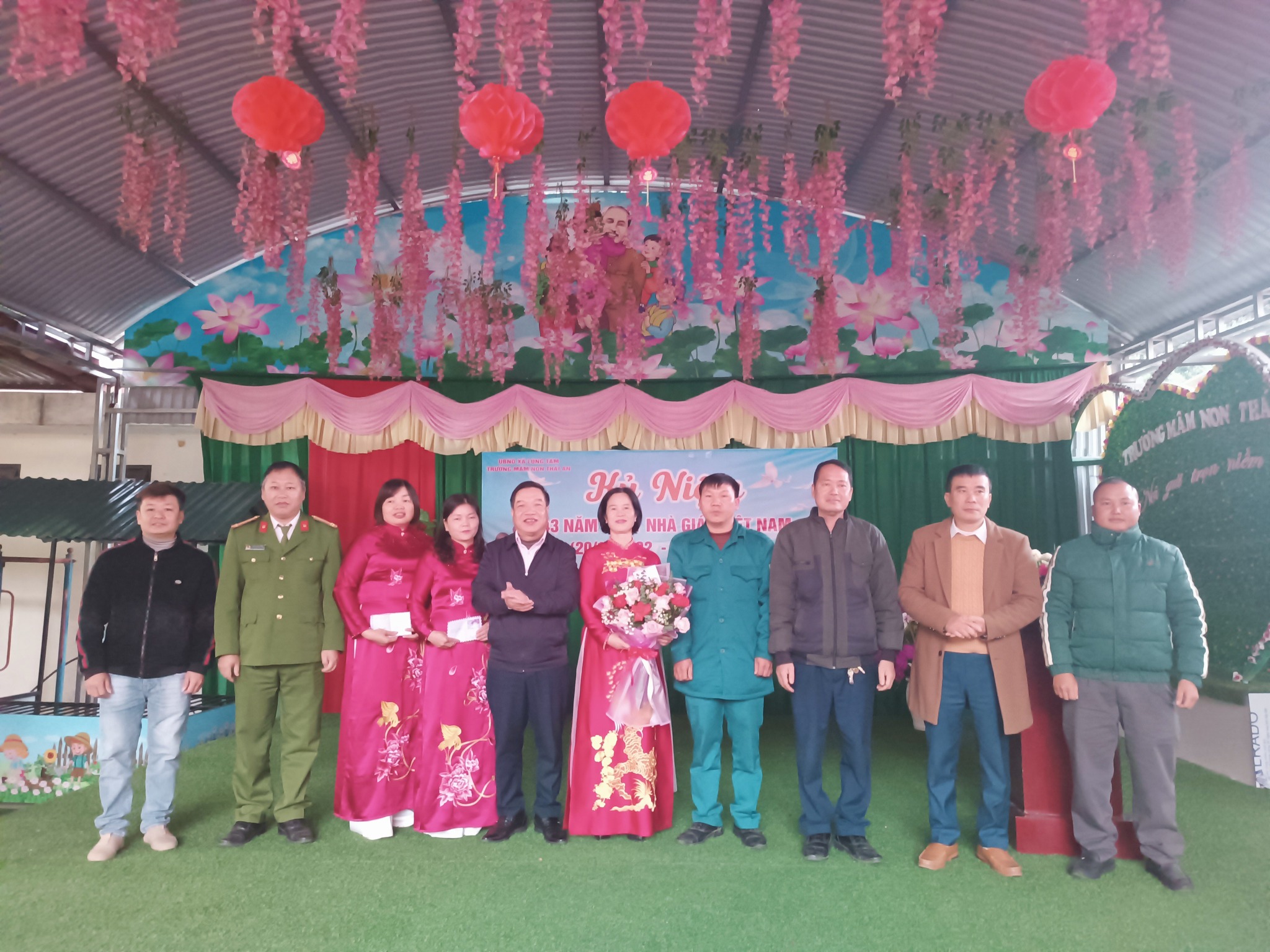 LÃNH ĐẠO THƯỜNG TRỰC ĐẢNG ỦY XÃ DỰ LỄ KỶ NIỆM 43 NĂM NGÀY NHÀ GIÁO VIỆT NAM TẠI TRƯỜNG MẦM NON THÁI AN