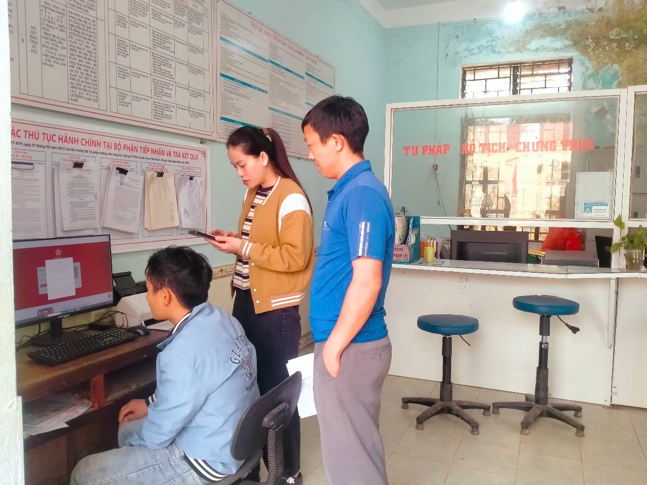 Lùng Tám duy trì thực hiện “Thứ ba- Ngày không hẹn” gắn với dịch vụ công trực tuyến trong giải quyết thủ tục hành chính