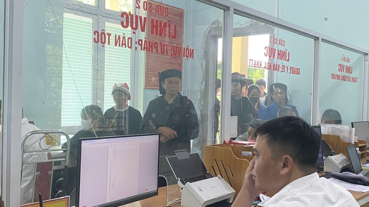 Trung tâm Phục vụ hành chính công xã Mậu Duệ vận hành hi ệu quả, tạo chuyển biến tích cực trong phục vụ người dân