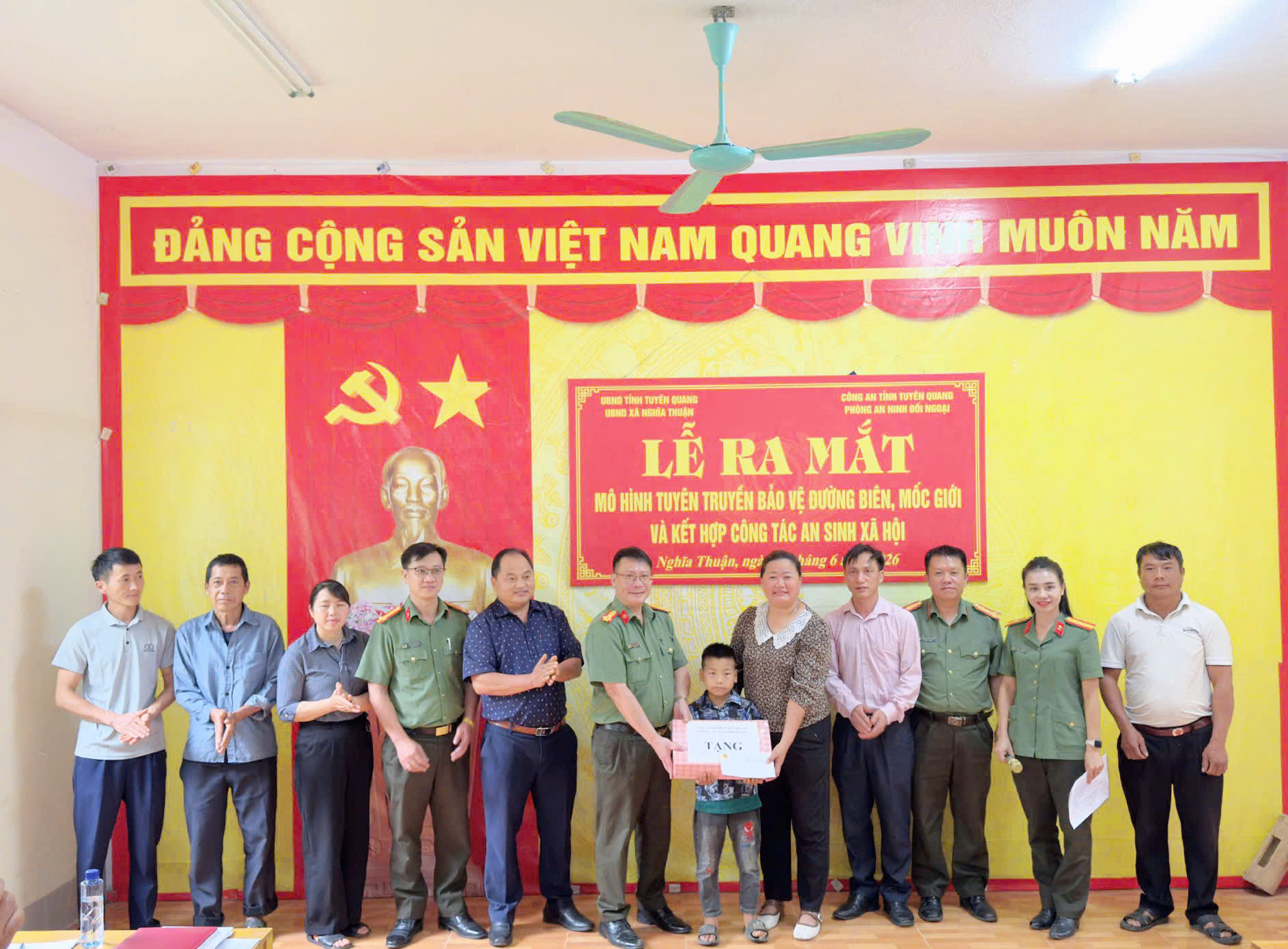 TĂNG CƯỜNG CÔNG TÁC BẢO ĐẢM AN NINH BIÊN GIỚI, VẬN ĐỘNG QUẦN CHÚNG NHÂN DÂN
