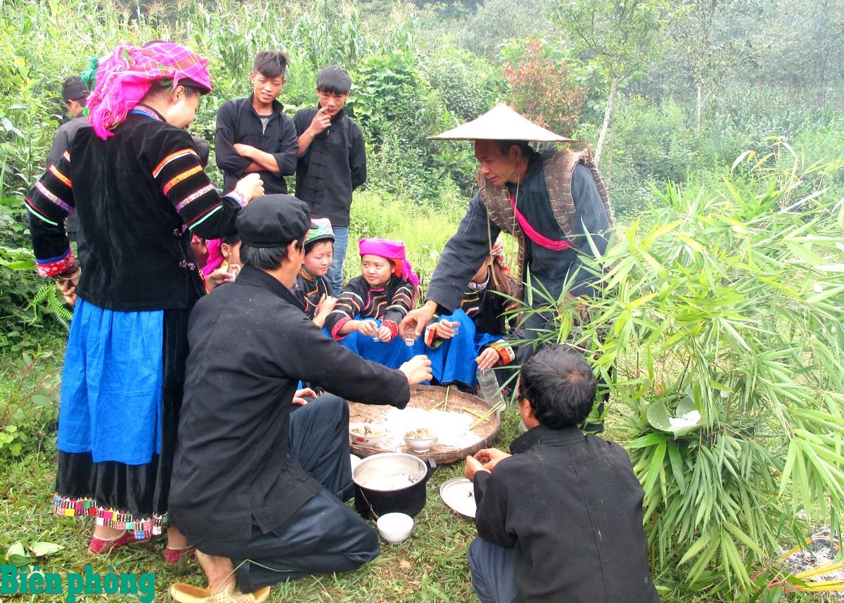 Lễ thiêng của dân tộc Pu Péo ở Phố Bảng