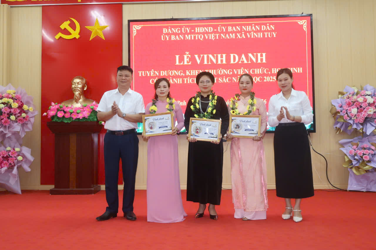 Vinh danh Bt tặng 3 c&ocirc;.jpg