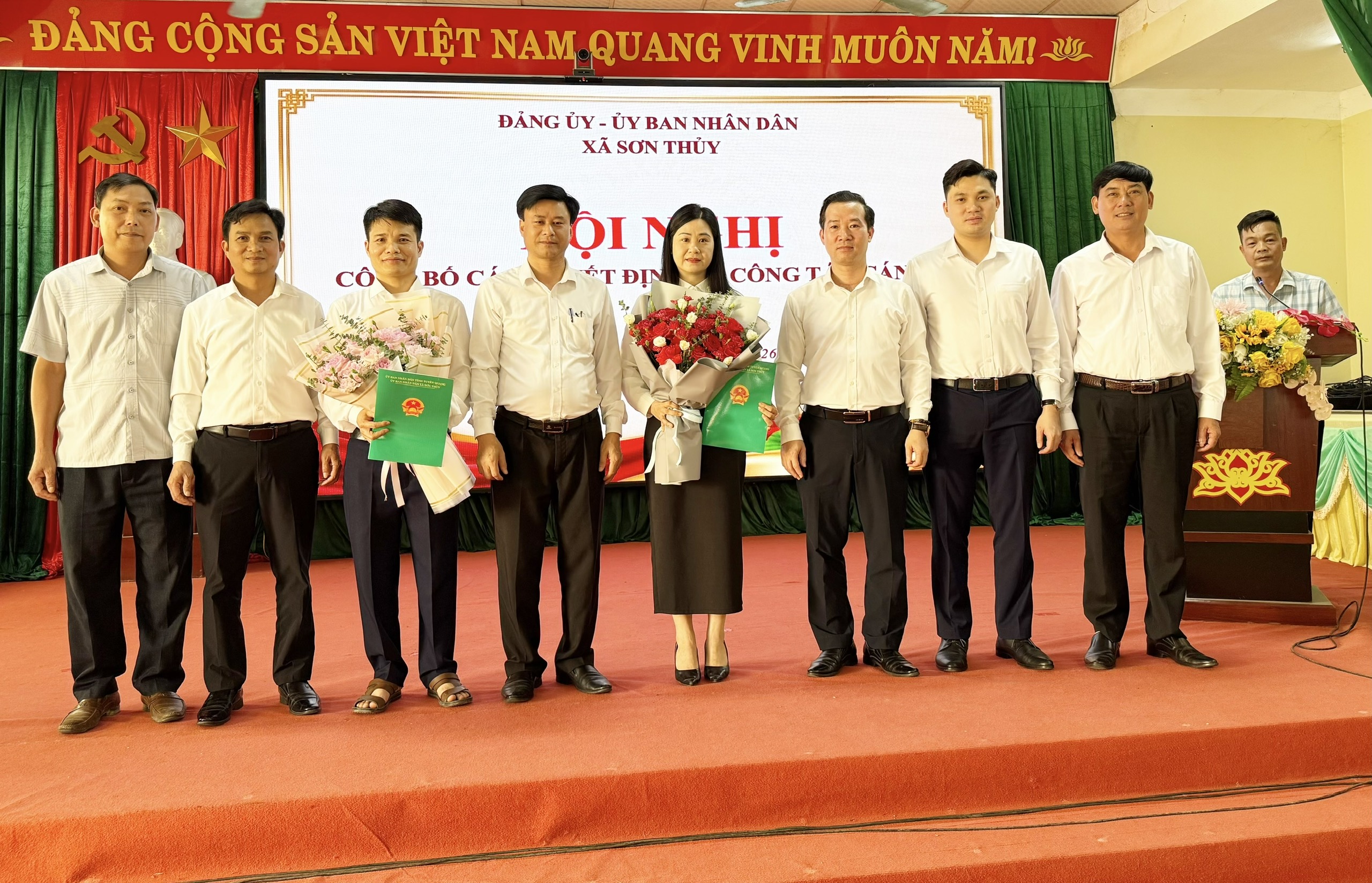 HỘI NGHỊ CÔNG BỐ CÁC QUYẾT ĐỊNH VỀ CÔNG TÁC CÁN BỘ XÃ SƠN THỦY