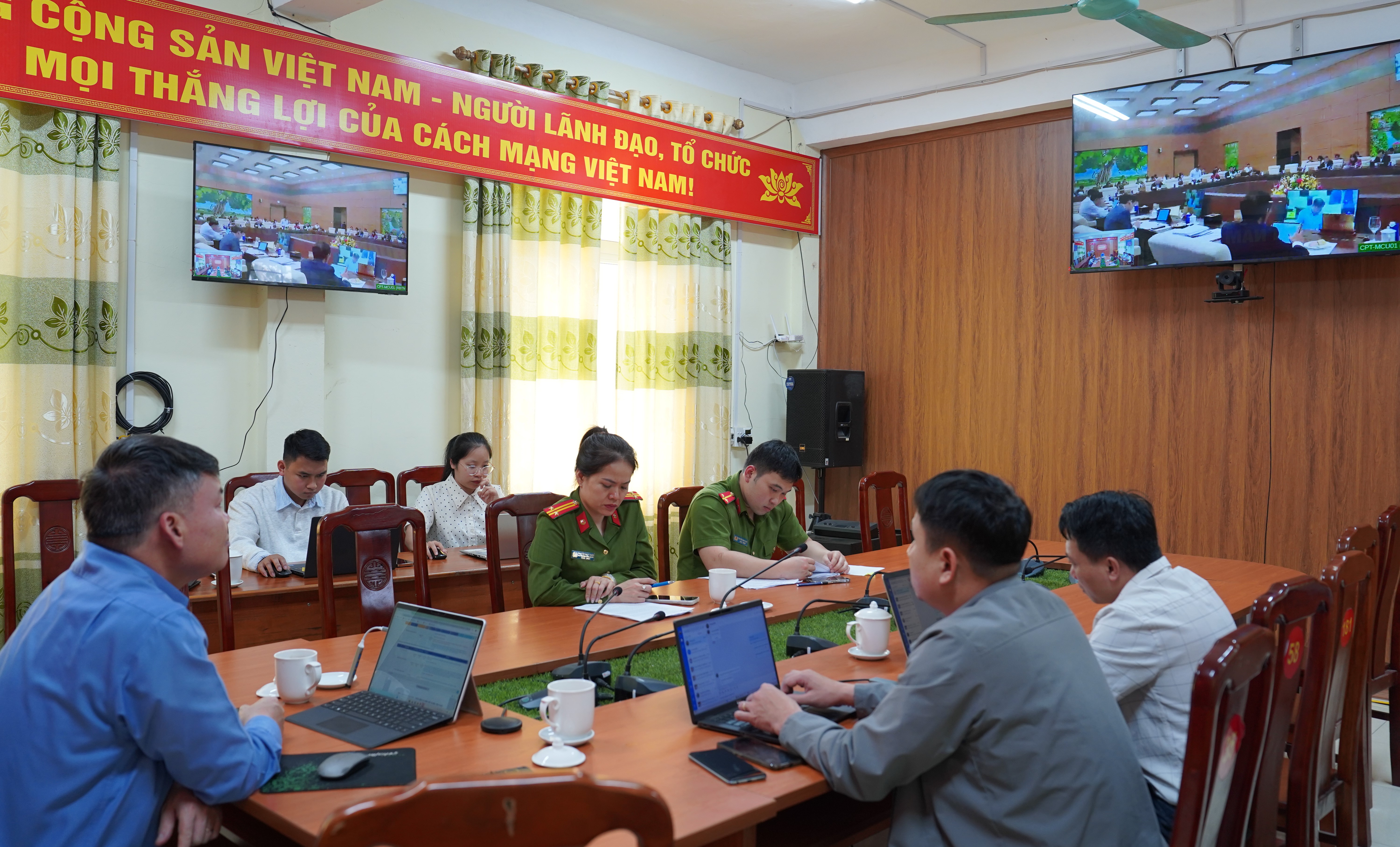 Trực tuyến 2.JPG