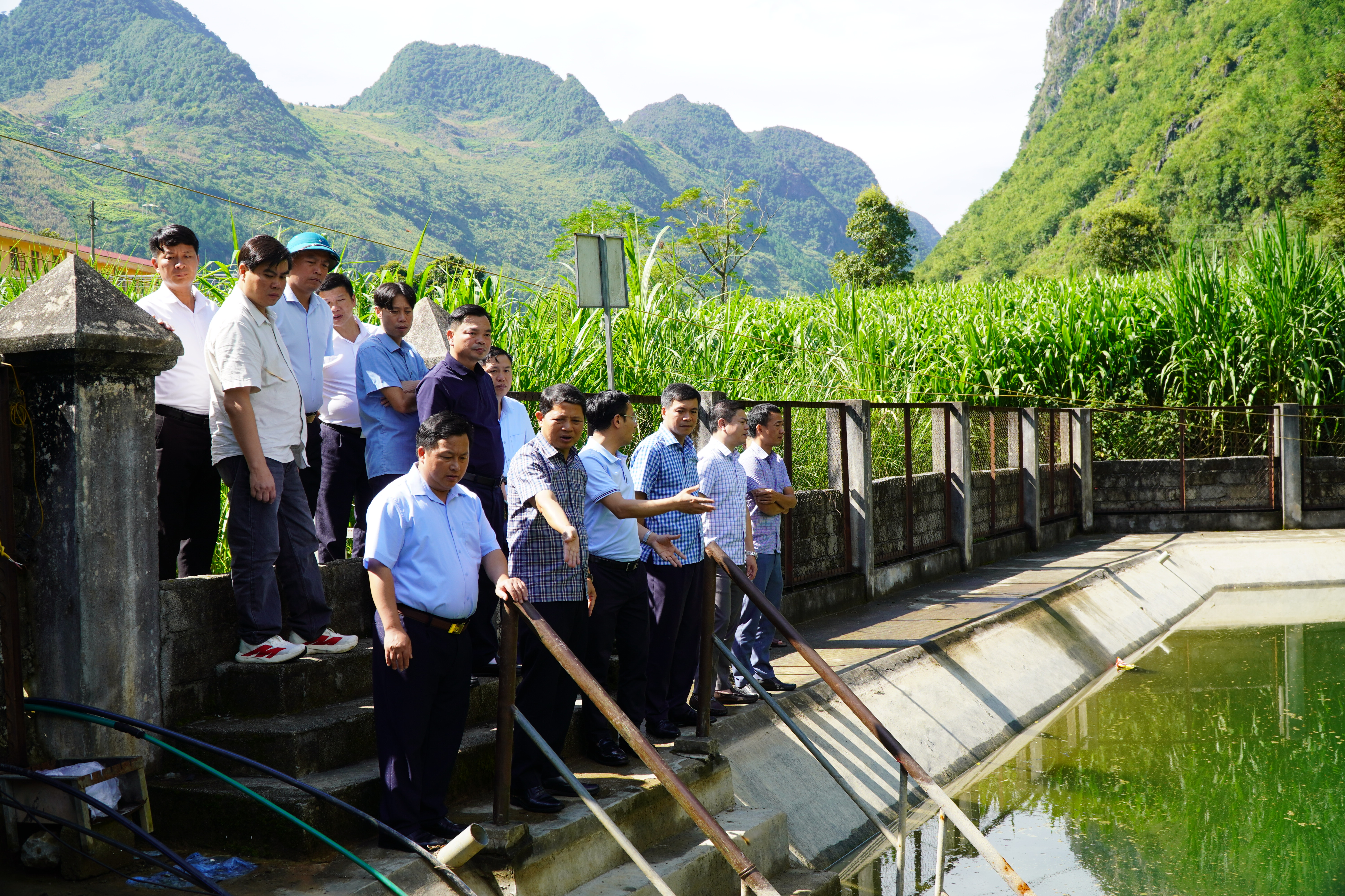 Đoàn công tác xã Pha Long khảo sát, học tập kinh nghiệm mô hình hồ treo cấp nước sinh hoạt tại xã Mèo Vạc