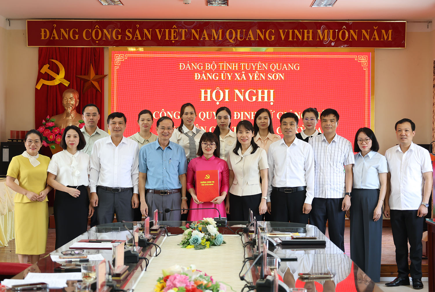 Hội nghị công bố quyết định cử giảng viên đi nghiên cứu thực tế có kỳ hạn tại xã Yên Sơn