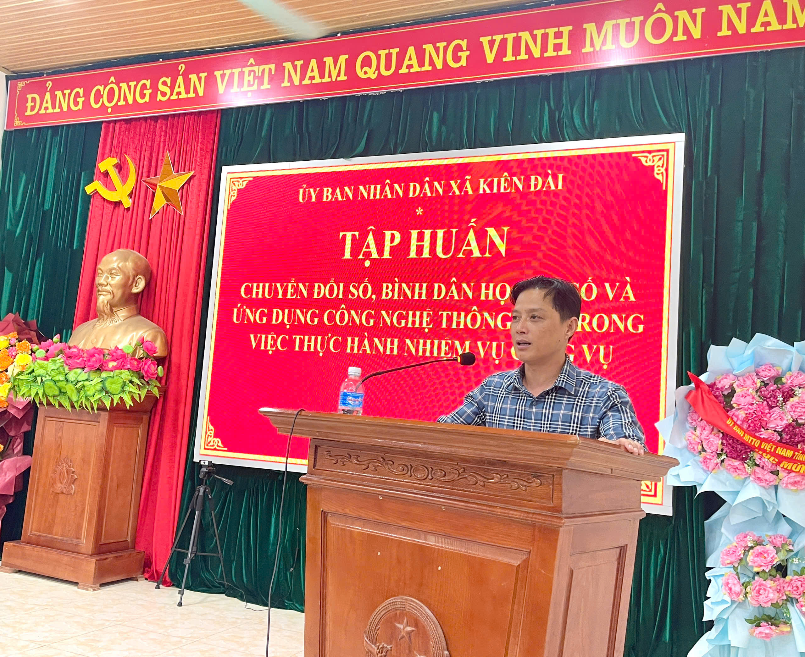 Kiên Đài tổ chức lớp tập huấn chuyển đổi số, bình dân học vụ số và ứng dụng công nghệ thông tin