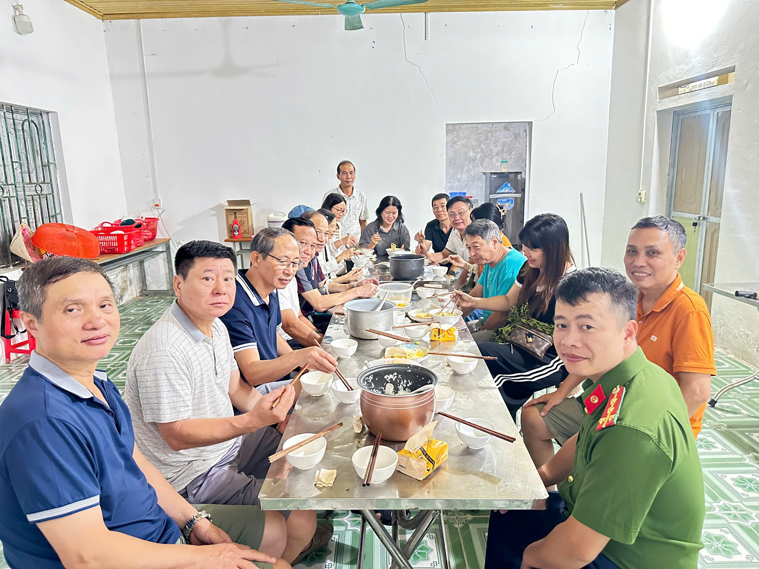 MƯA BÃO ĐI QUA, TÌNH NGƯỜI CÒN MÃI