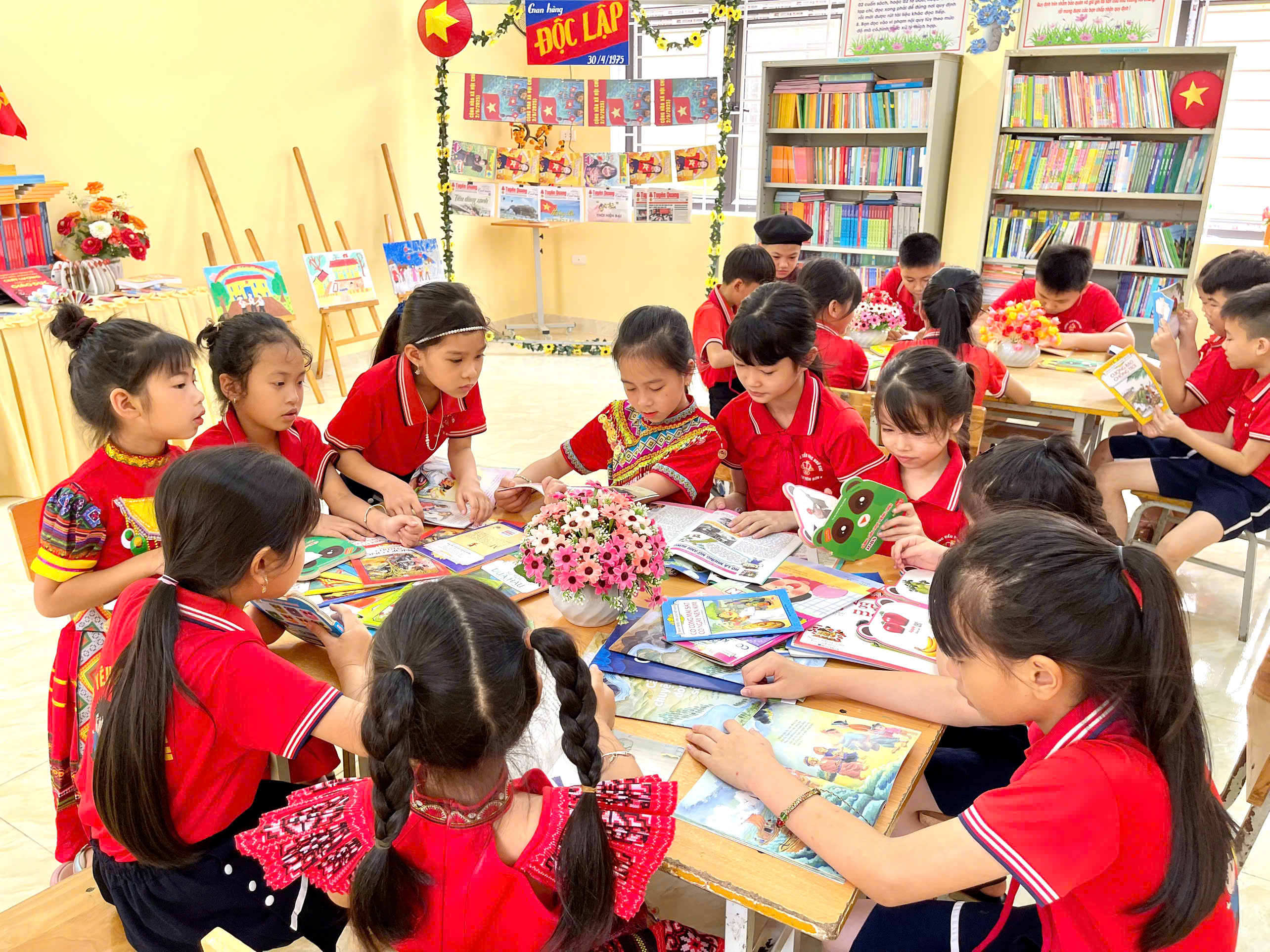 Từ nghị quyết đến những đổi thay ở cơ sở Đổi mới phương thức lãnh đạo, nâng cao chất lượng giáo dục ở Trường Tiểu học Nhữ Khê