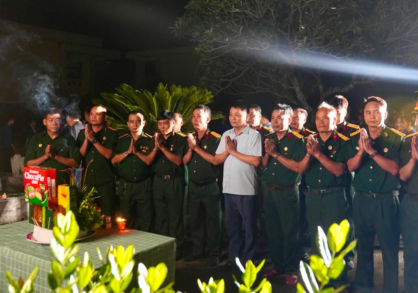 Xã Sơn Dương tổ chức lễ thắp nến tri ân các anh hùng liệt sĩ nhân kỷ niệm 79 năm ngày Thương binh - liệt sĩ (27/7/1947 - 27/7/2026)
