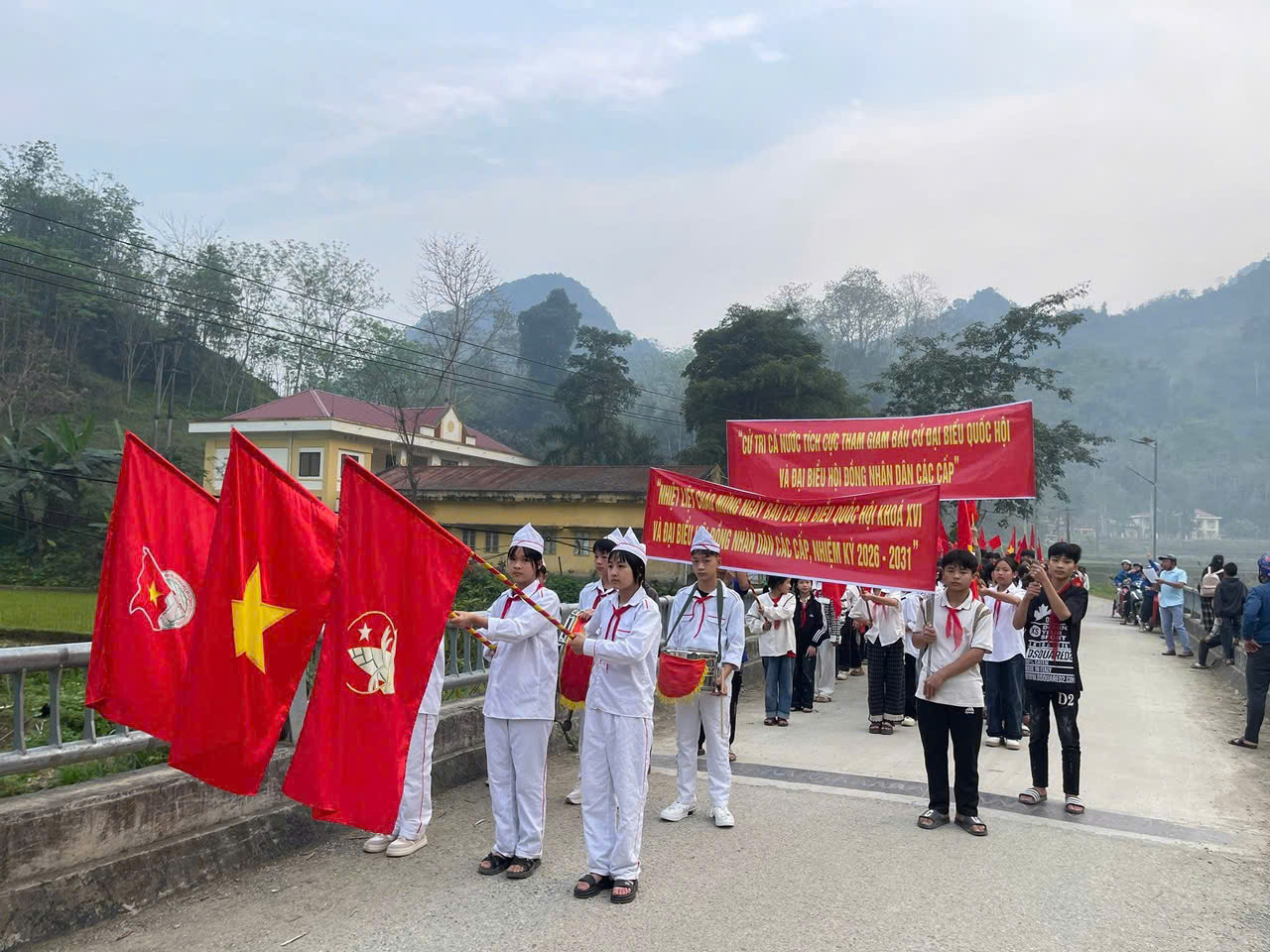 TUỔI TRẺ CÔN LÔN HƯỚNG TỚI NGÀY BẦU CỬ .