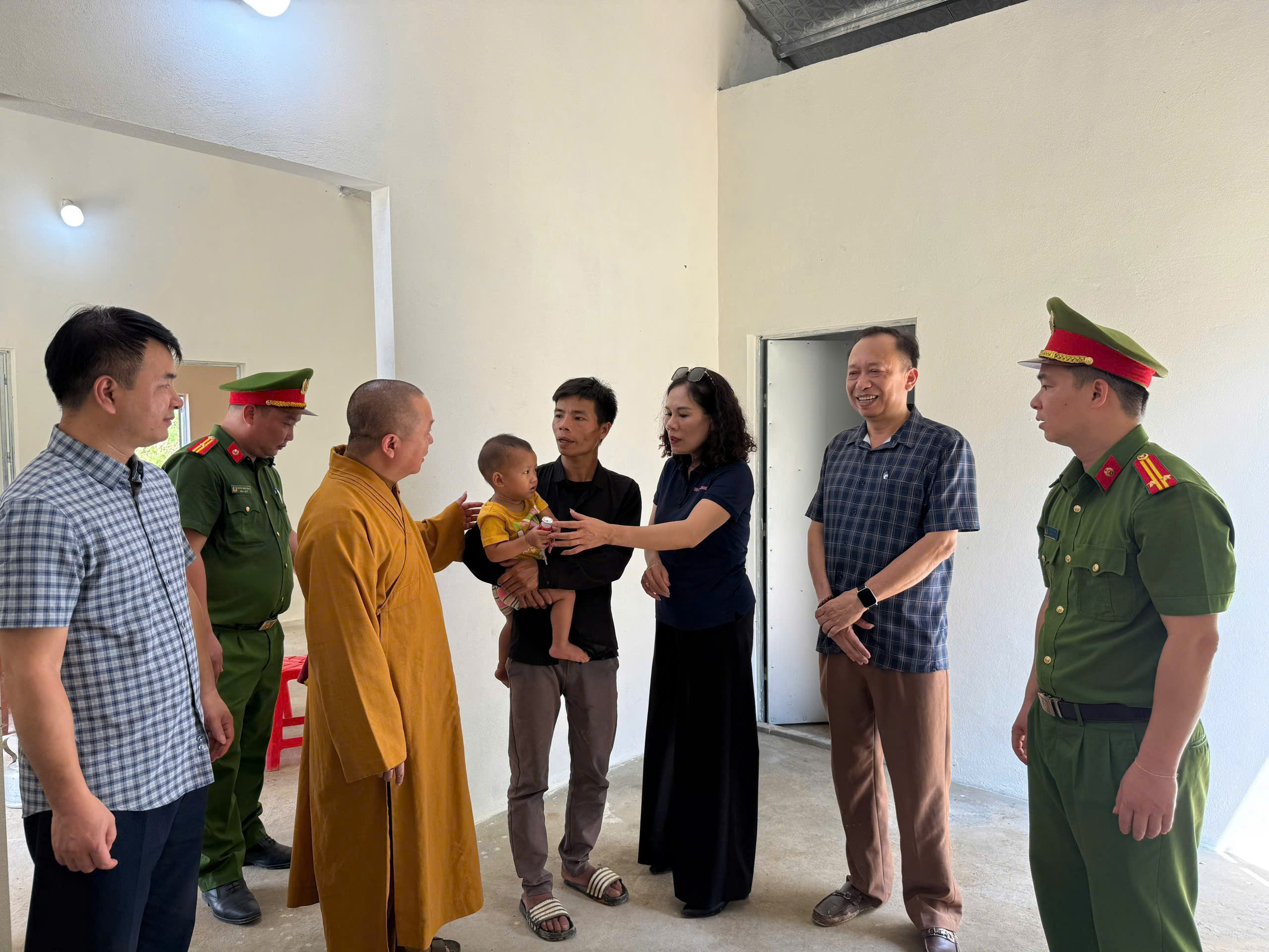 Khánh thành nhà Nhân ái cho gia đình anh Hoàng Văn Nhâm