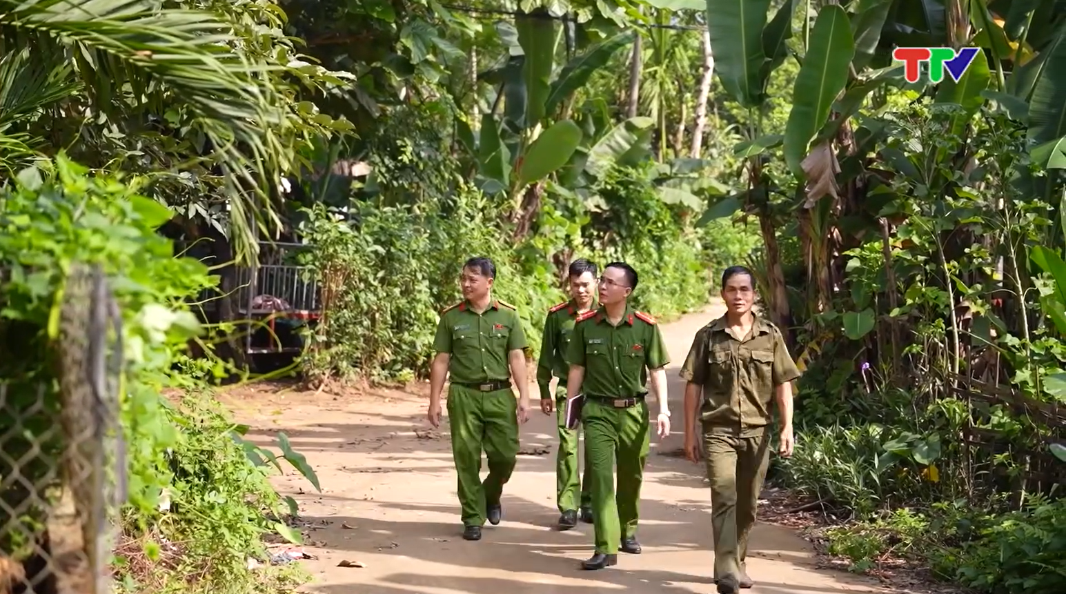 GẦN DÂN, HIỂU DÂN GIỮ VỮNG AN NINH CƠ SỞ