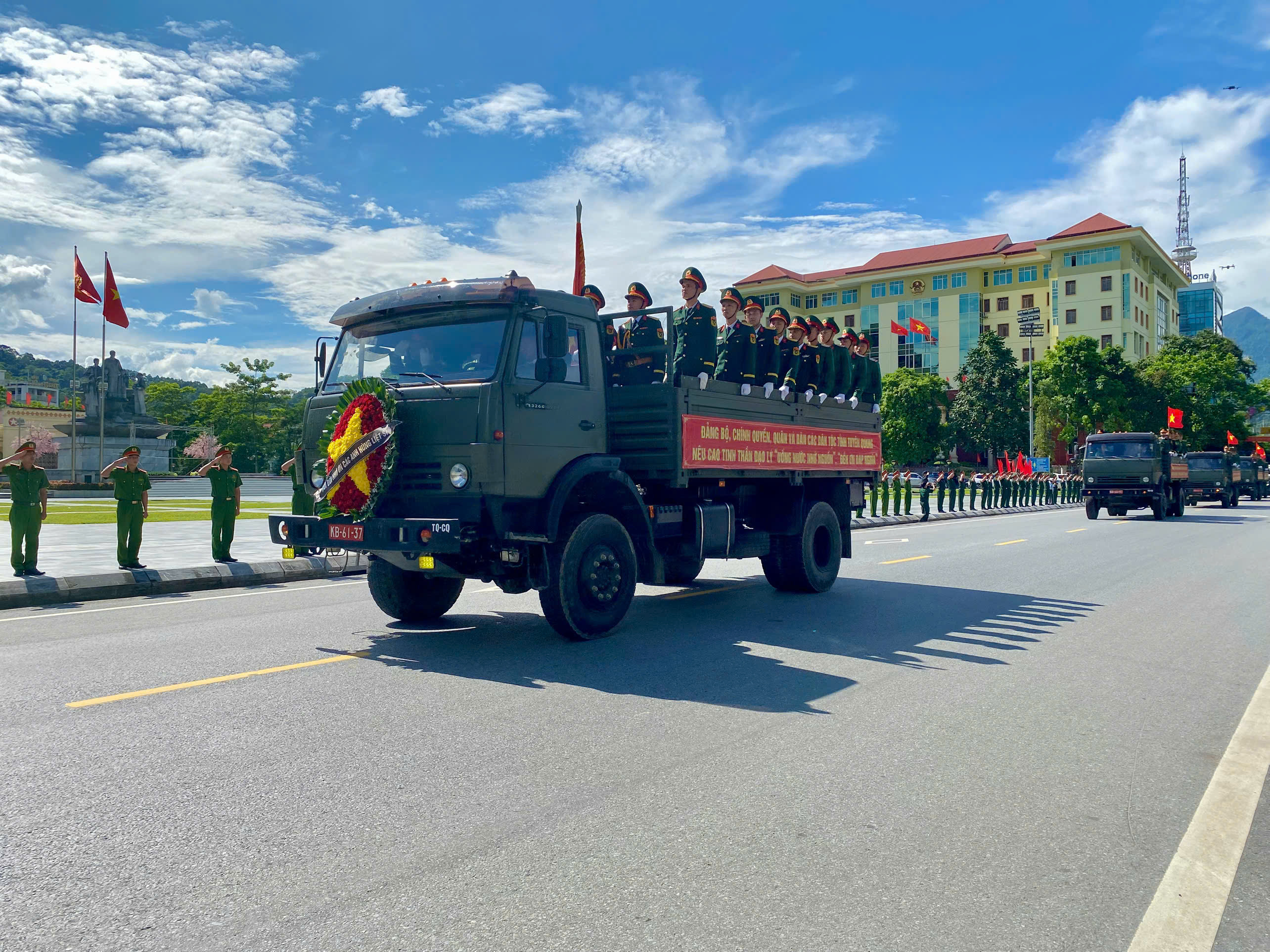 CHỦ ĐỘNG TRIỂN KHAI CÔNG TÁC BẢO ĐẢM ANTT PHỤC VỤ LỄ VIẾNG, TRUY ĐIỆU VÀ AN TÁNG HÀI CỐT LIỆT SĨ