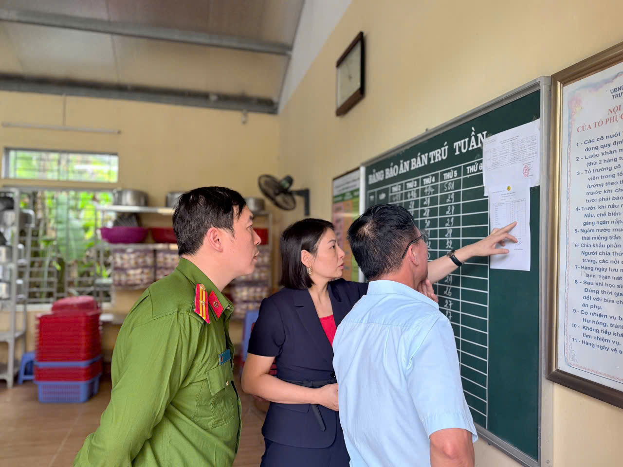 Siết chặt kiểm tra vệ sinh an toàn thực phẩm tại các trường học