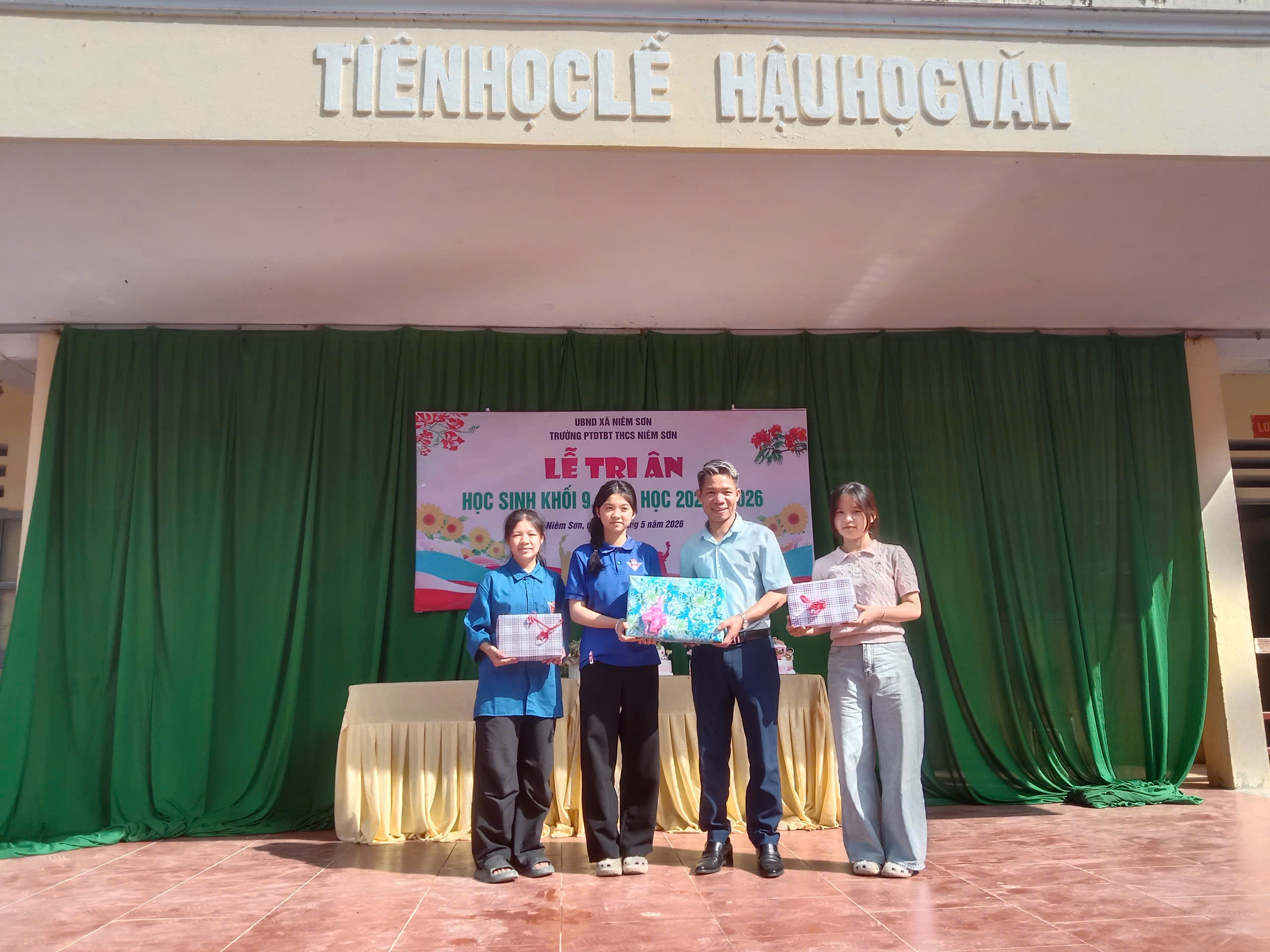 Trường PTDTBT THCS Niêm Sơn  đã long trọng tổ chức "Lễ tri ân và trưởng thành cho học sinh khối 9 năm học 2025 - 2026 "