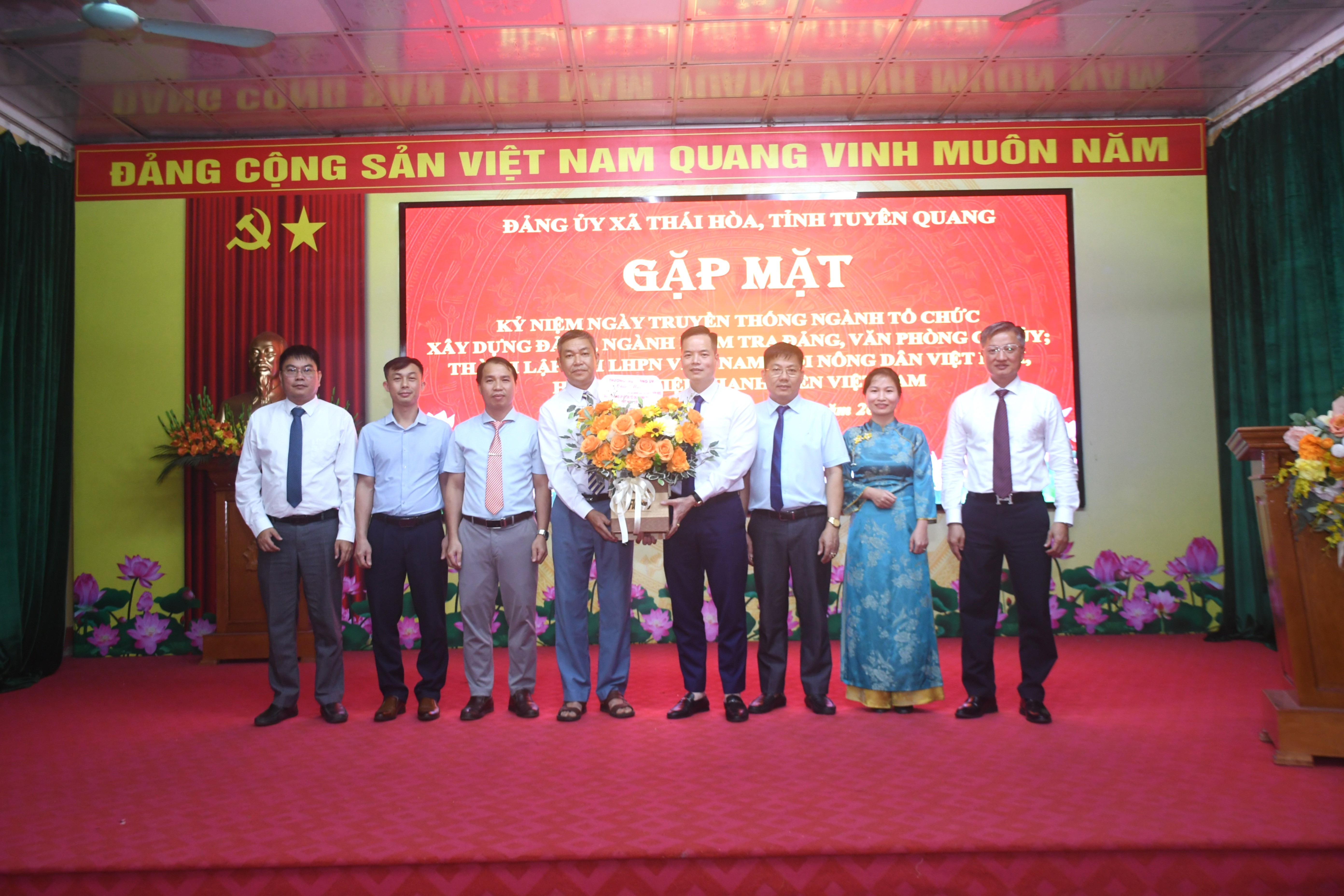 Thái Hòa: Gặp mặt kỷ niệm ngày truyền thống các ngành, đoàn thể