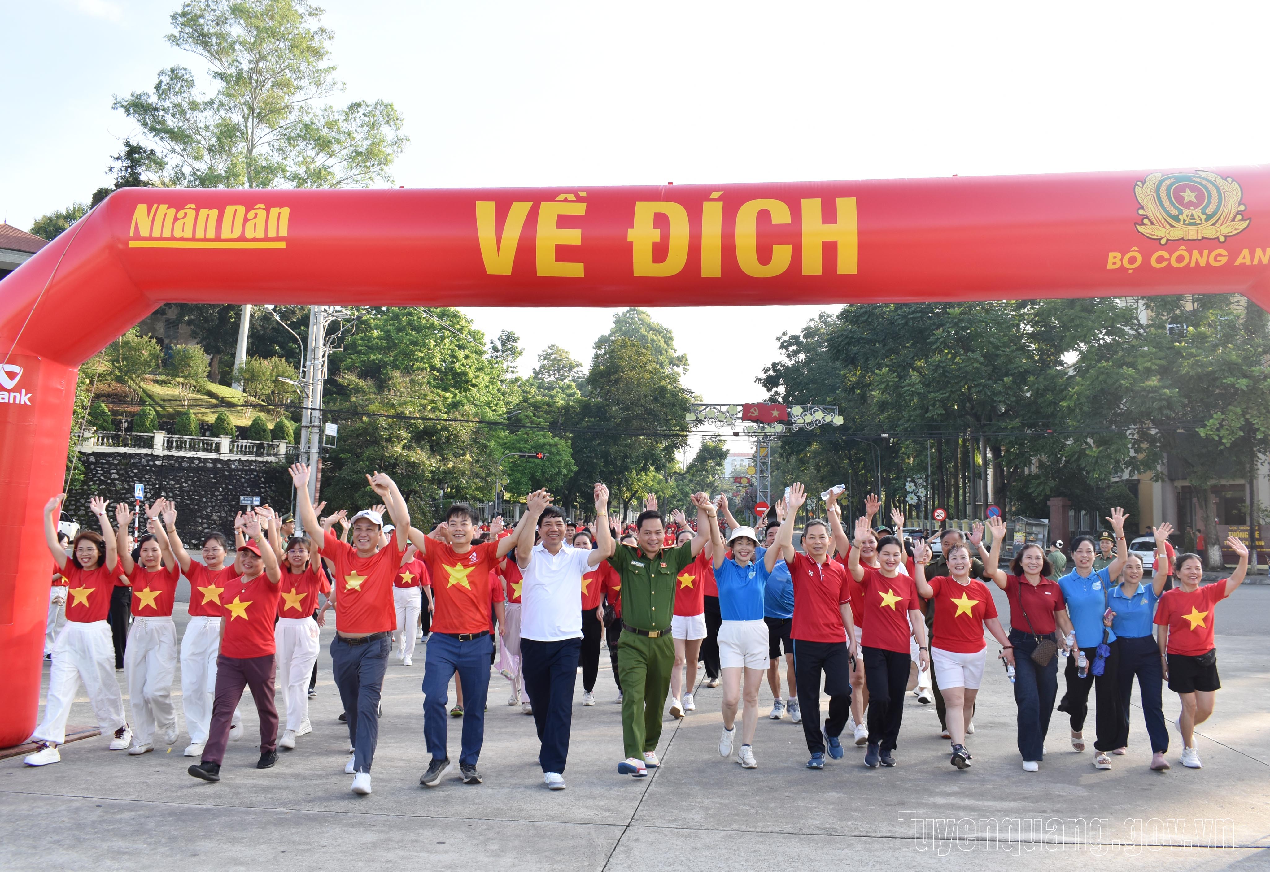 Tuyên Quang sôi nổi hưởng ứng chương trình “Cùng Việt Nam tiến bước”