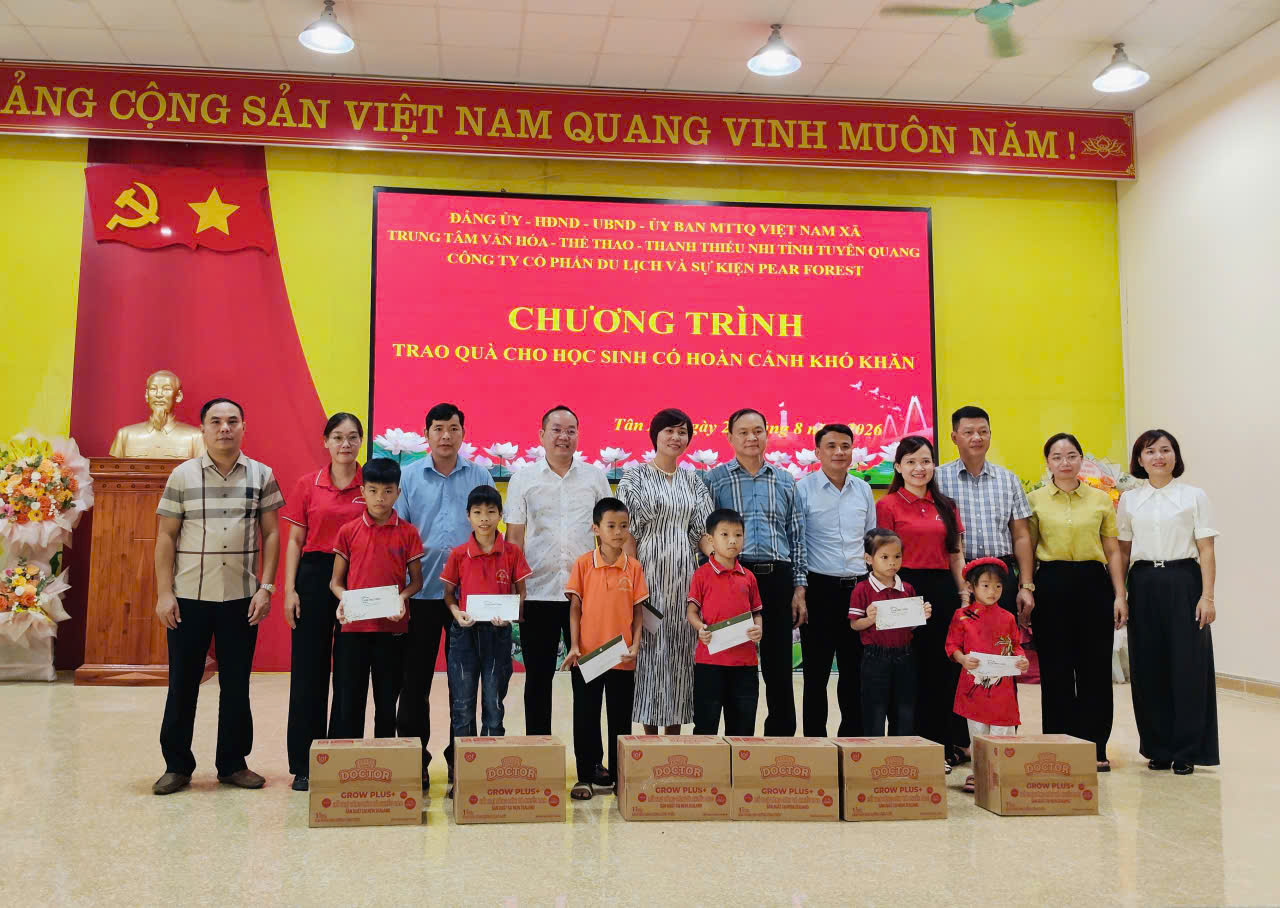XÃ TÂN AN TỔ CHỨC CHƯƠNG TRÌNH TẶNG SỮA CHO TRẺ EM CÓ HOÀN CẢNH ĐẶC BIỆT KHÓ KHĂN