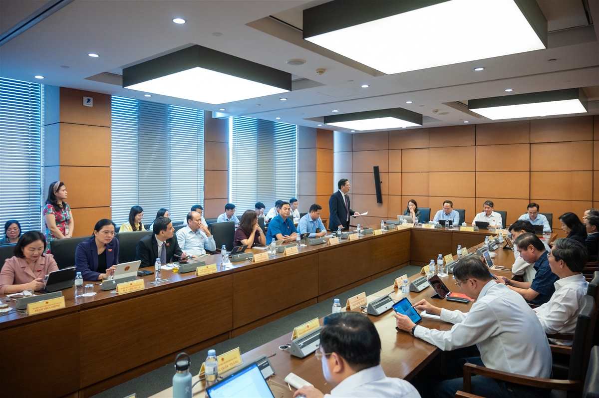 Đại biểu Quốc hội tỉnh góp ý dự thảo Luật Viên chức 2010 và Luật hàng không dân dụng Việt Nam