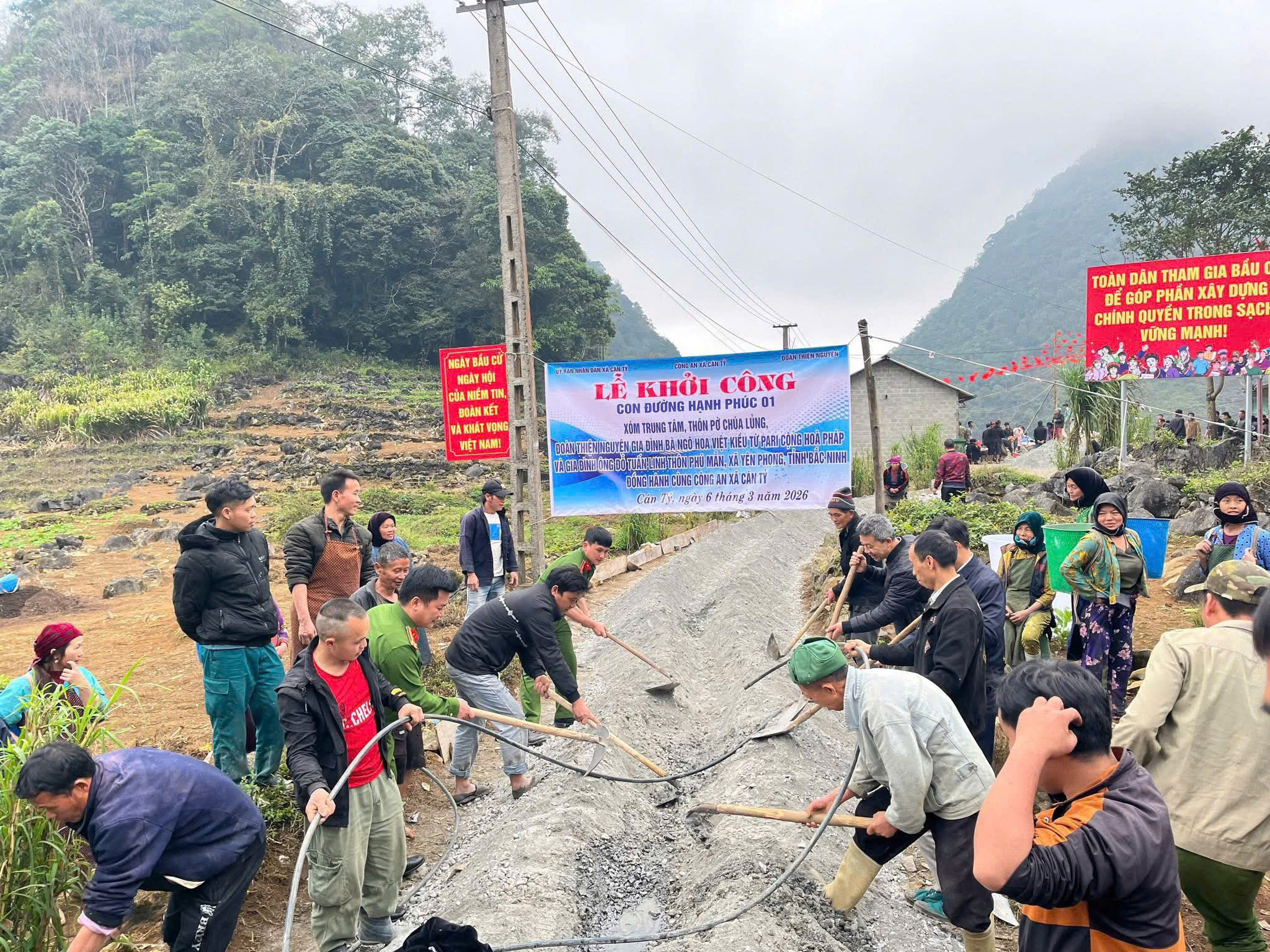LỄ KHỞI CÔNG ĐƯỜNG GIAO THÔNG NÔNG THÔN ĐẠI ĐOÀN KẾT