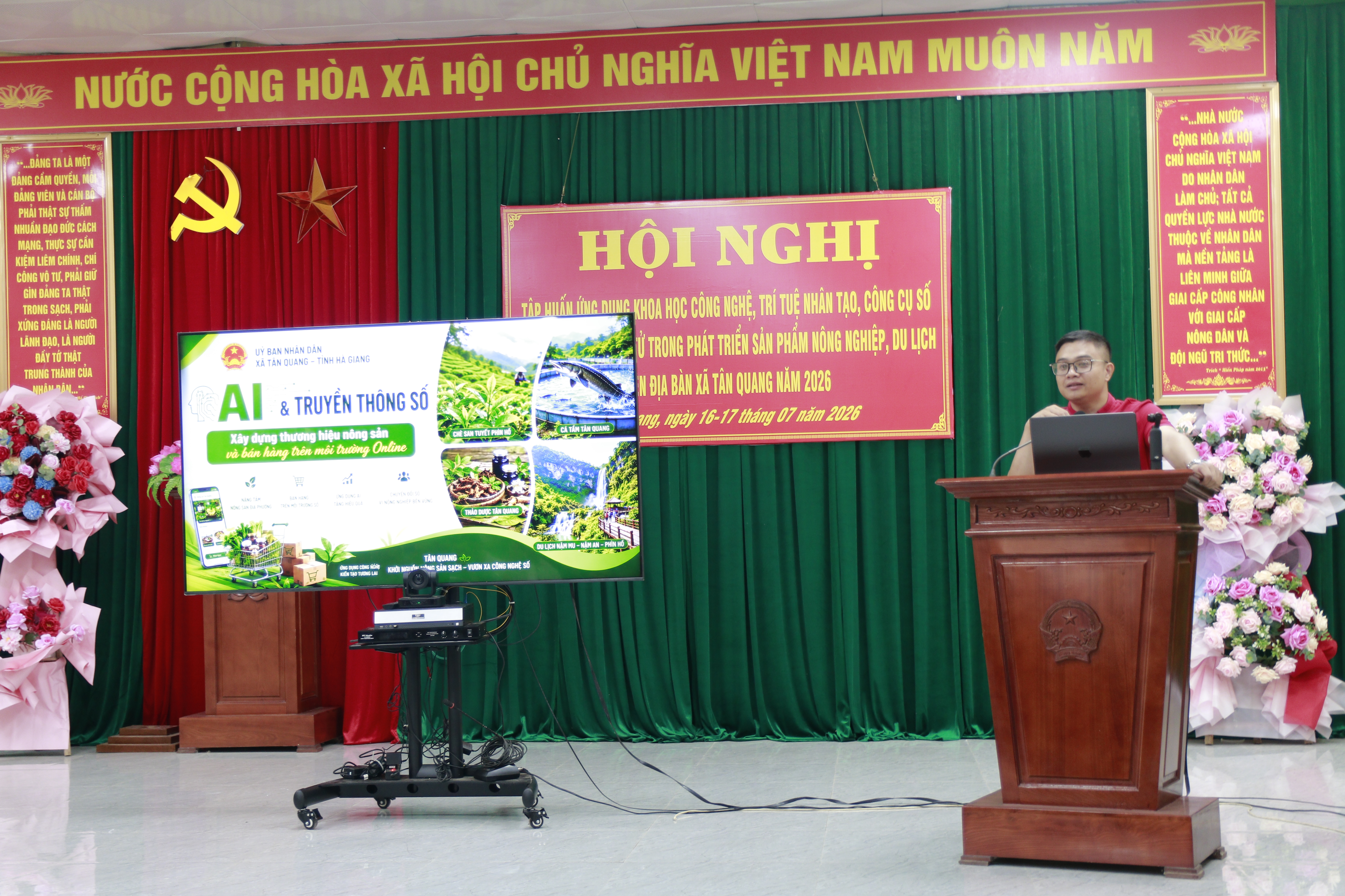 Tân Quang tập huấn ứng dụng khoa học công nghệ, trí tuệ nhân tạo (AI), công cụ số và thương mại điện tử trong phát triển sản phẩm nông nghiệp, du lịch