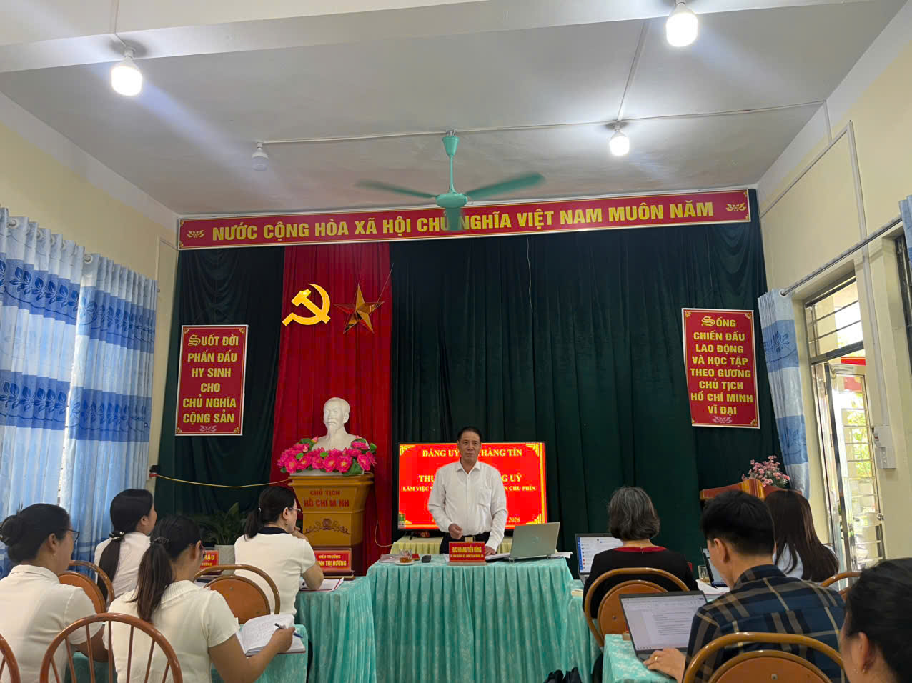 THƯỜNG TRỰC ĐẢNG ỦY XÃ THÀNG TÍN LÀM VIỆC TẠI TRƯỜNG MẦM NON THÈN CHU PHÌN