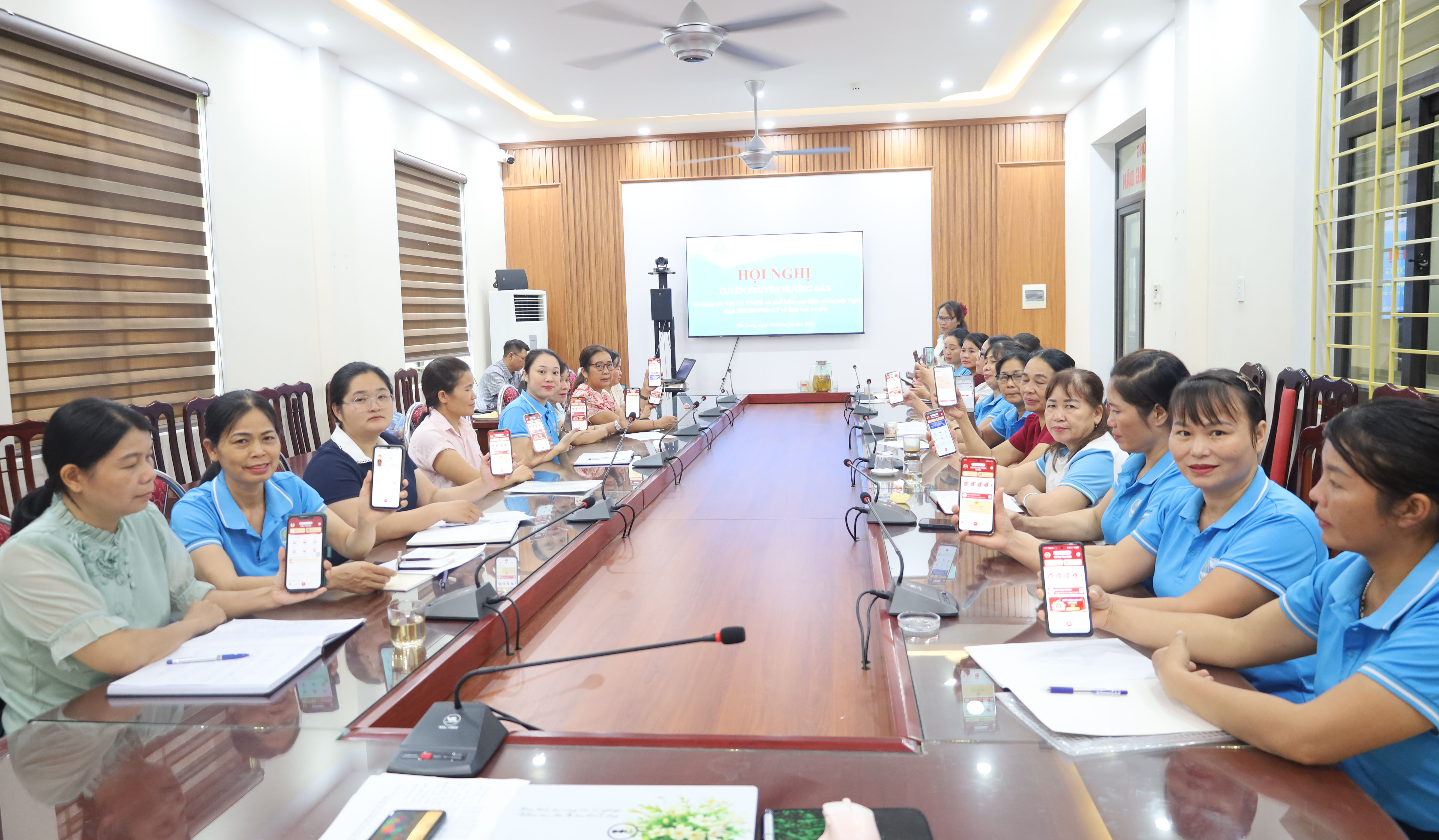  Hội phụ nữ xã Tân Long phối hợp tổ chức Hội nghị tuyên truyền, hướng dẫn sự dụng các tiện ích VNeID và phổ biến quy định pháp luật nghị định 282/2025/NĐ-CP về lĩnh vực cư trú