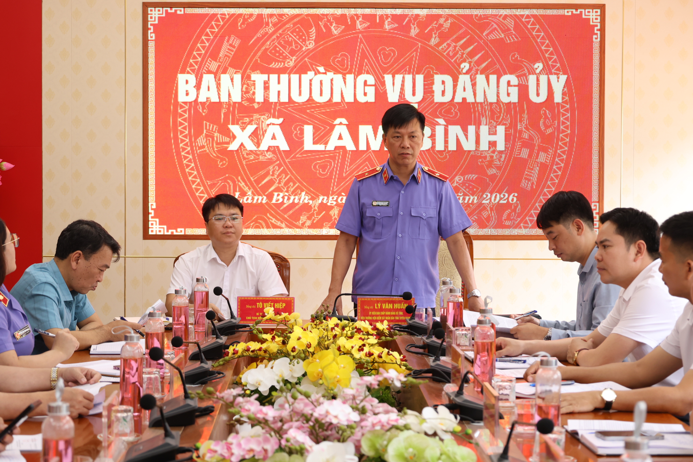 Đồng chí Viện Trưởng Viện kiểm sát nhân dân tỉnh Tuyên Quang làm việc với Ban Thường vụ Đảng ủy xã Lâm Bình
