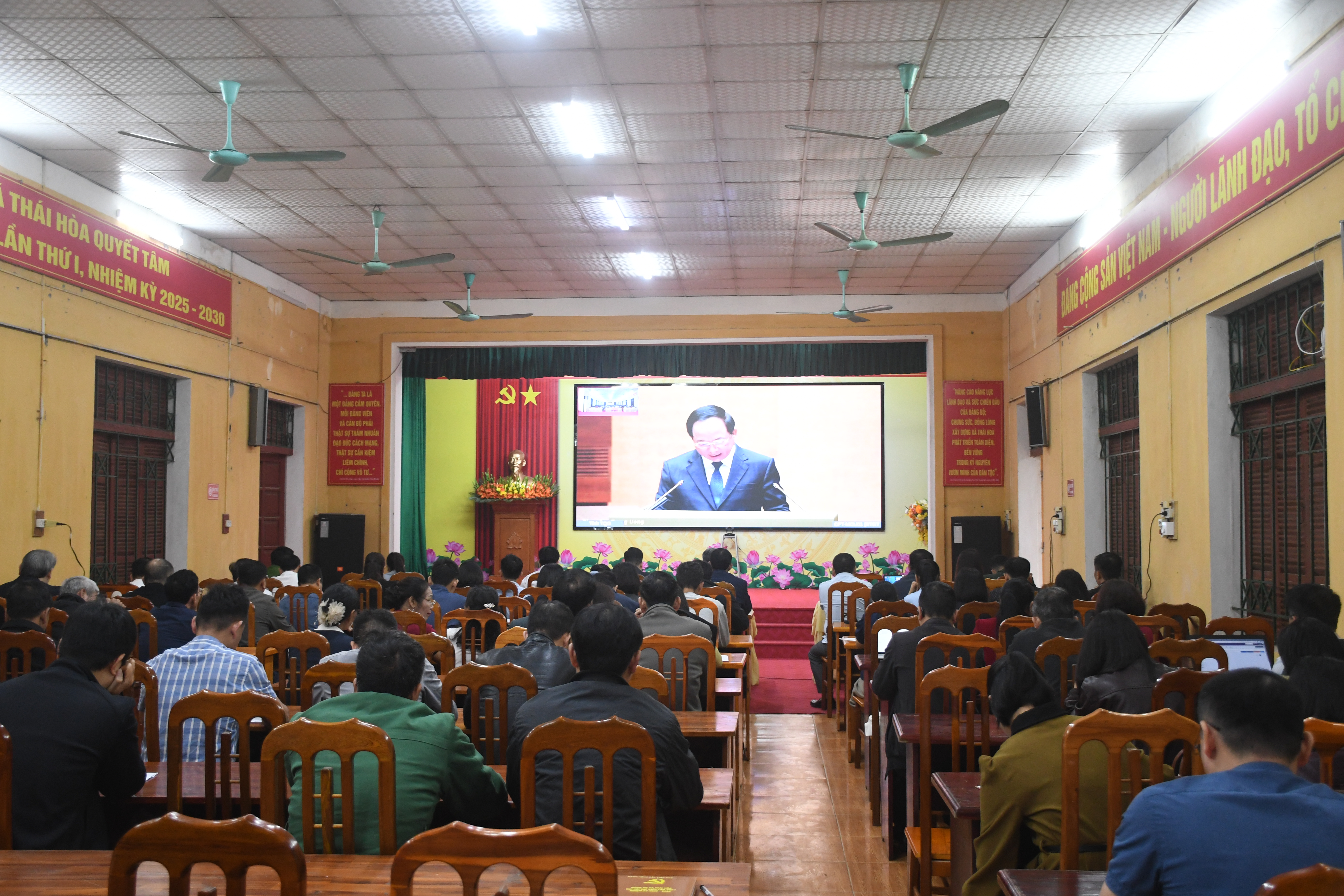 Hội nghị trực tuyến toàn quốc nghiên cứu, học tập, quán triệt và triển khai thực hiện Nghị quyết 79-NQ/TW và Nghị quyết 80-NQ/TW.