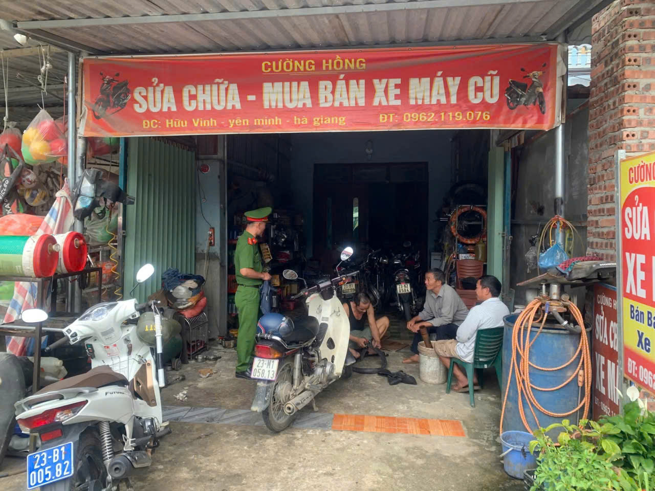 CÔNG AN XÃ YÊN MINH: TĂNG CƯỜNG QUẢN LÝ, PHÒNG NGỪA VI PHẠM PHÁP LUẬT VỀ XE ĐIỆN VÀ XE GẮN MÁY TRONG HỌC SINH, THANH THIẾU NIÊN