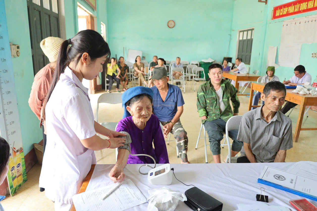 Trạm y tế xã Tân Long  Tổ chức khám sức khỏe định kỳ cho người cao tuổi năm  2026.