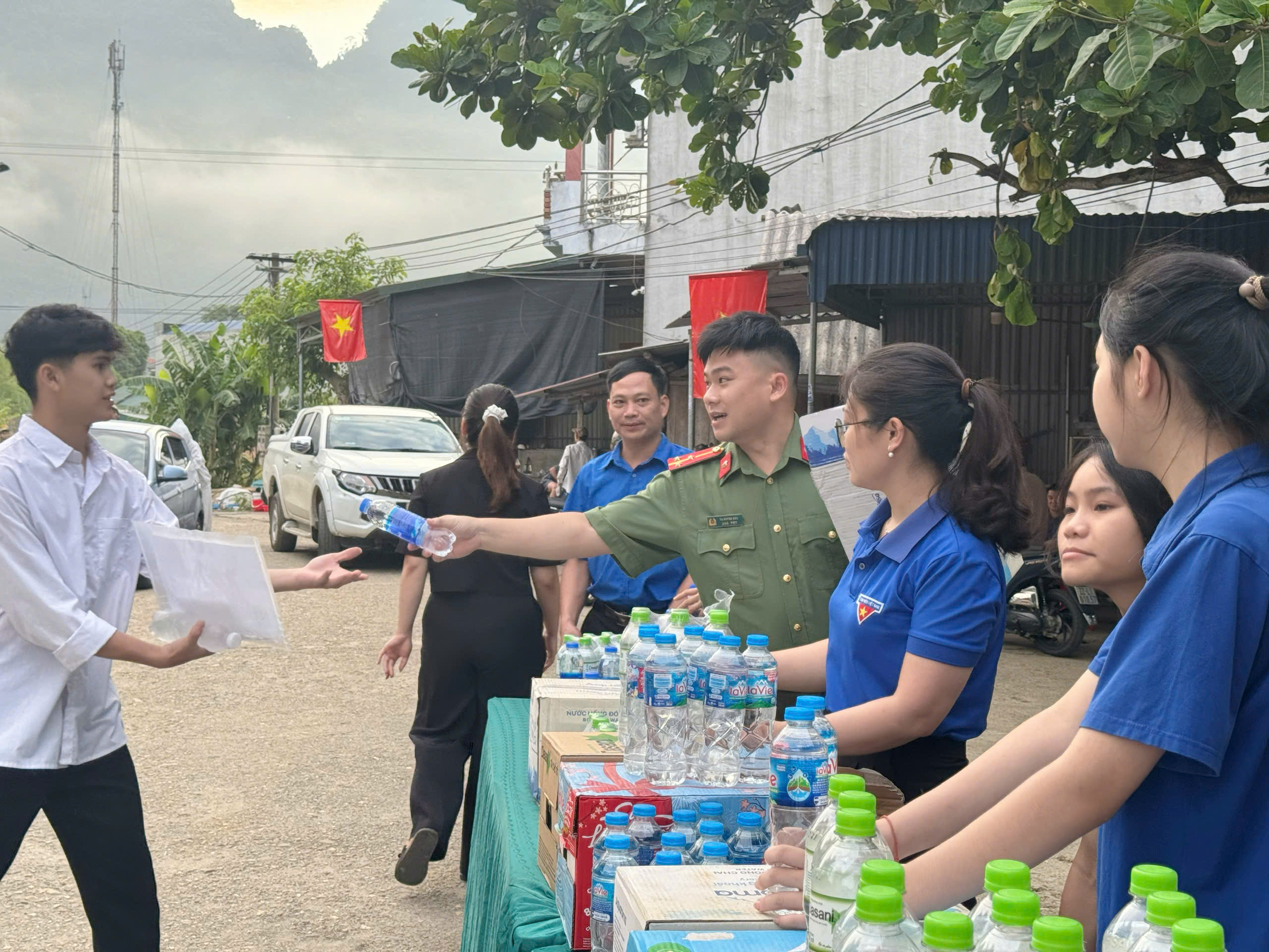 CÔNG AN XÃ MINH QUANG BẢO ĐẢM AN NINH, TRẬT TỰ, TIẾP SỨC KỲ THI TỐT NGHIỆP THPT NĂM 2026