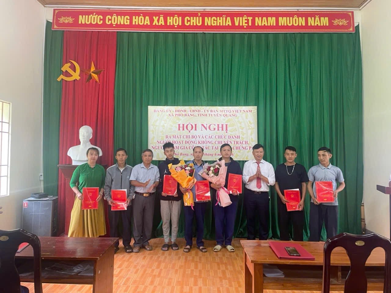 LÃNH ĐẠO UBND XÃ PHỐ BẢNG DỰ HỘI NGHỊ RA MẮT CÁC CHỨC DANH NGƯỜI HOẠT ĐỘNG KHÔNG CHUYÊN TRÁCH, NGƯỜI THAM GIA CÔNG TÁC TẠI THÔN CHÚNG PẢ VÀ THÔN TRÁNG PHÚNG