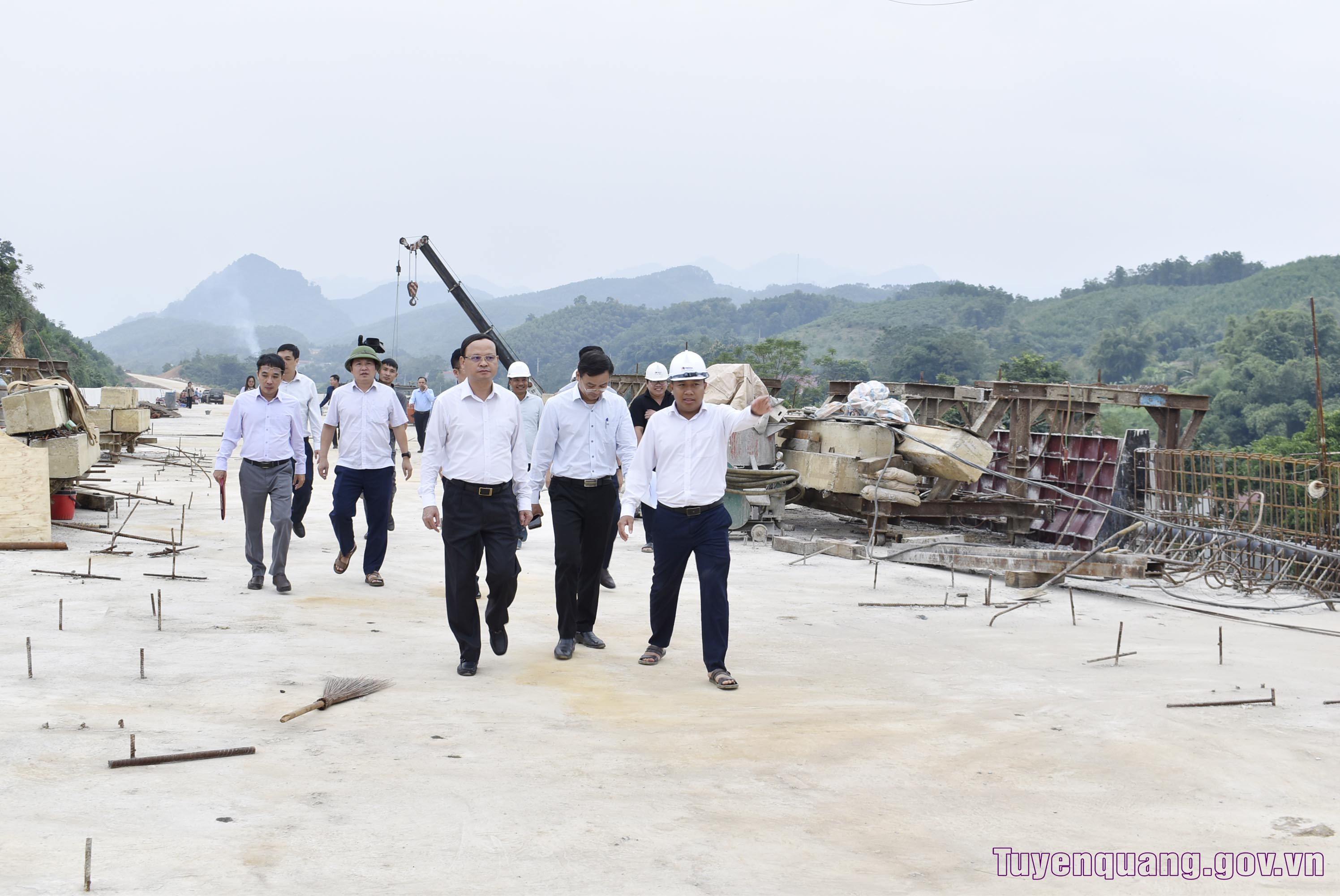 Phó Chủ tịch Thường trực UBND tỉnh Nguyễn Mạnh Tuấn kiểm tra tiến độ thi công Dự án cao tốc Tuyên Quang – Hà Giang 
