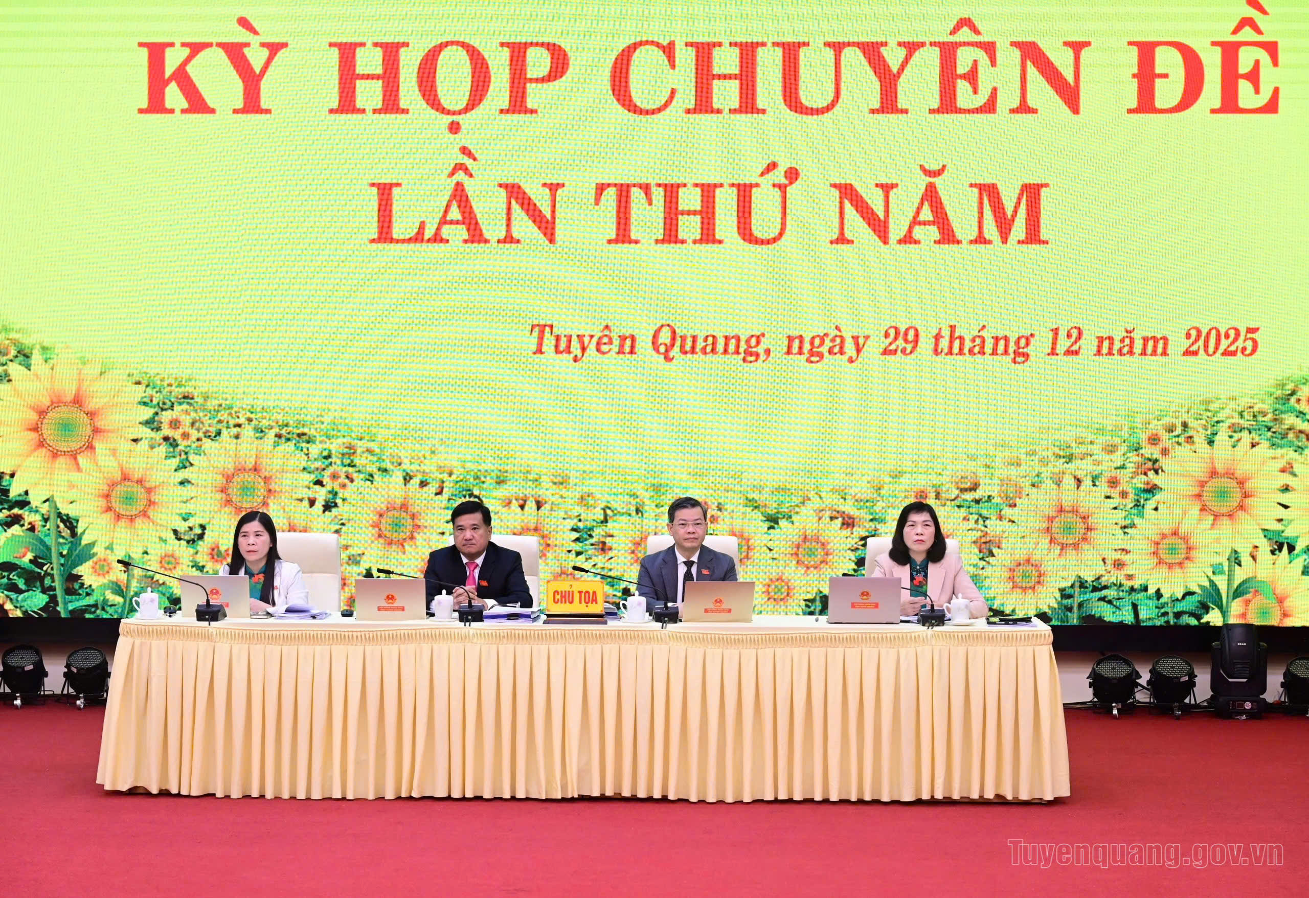 Kỳ họp chuyên đề thứ năm, HĐND tỉnh khoá XIX thông qua nhiều nội dung quan trọng