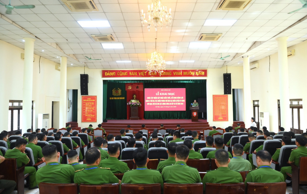 ĐÀO TẠO, BỒI DƯỠNG NGUỒN NHÂN LỰC CHẤT LƯỢNG CAO TRONG LĨNH VỰC PHÒNG CHỐNG THIÊN TAI VÀ PHÒNG THỦ DÂN SỰ