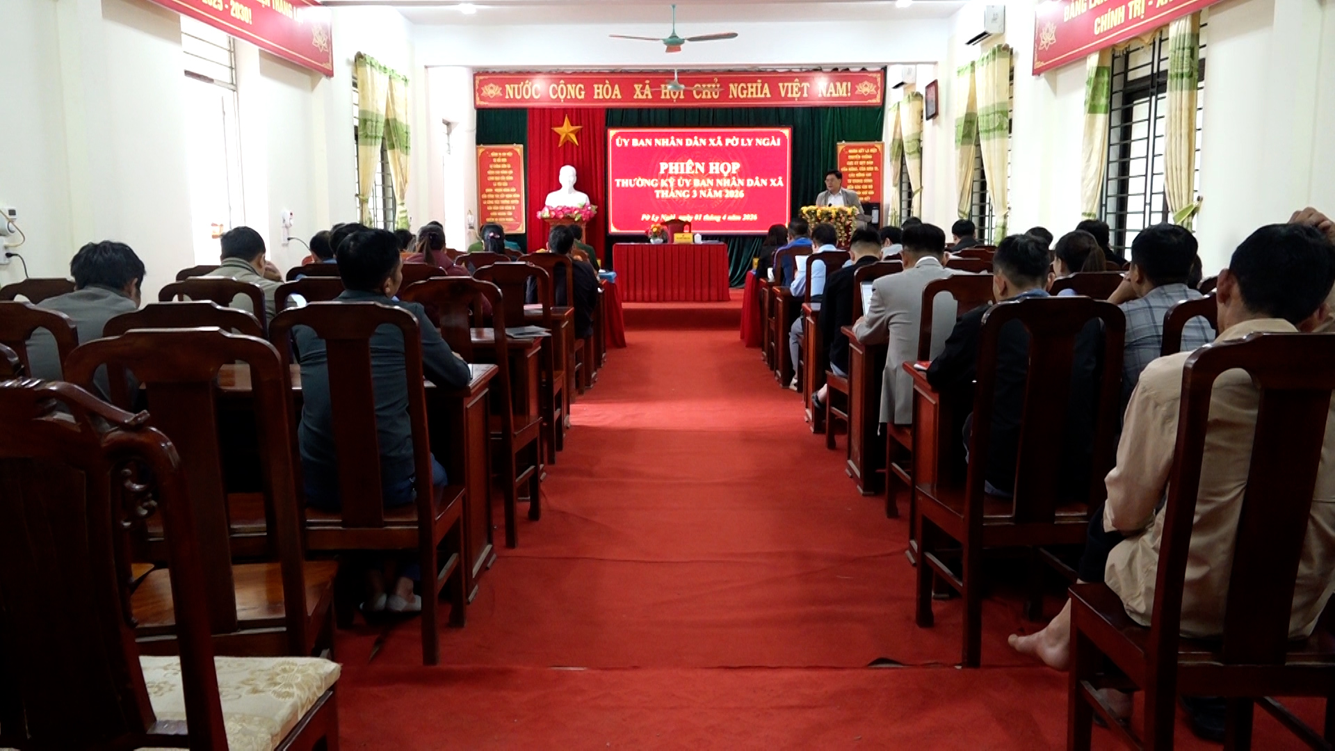 Phiên họp thành viên UBND xã tháng 3