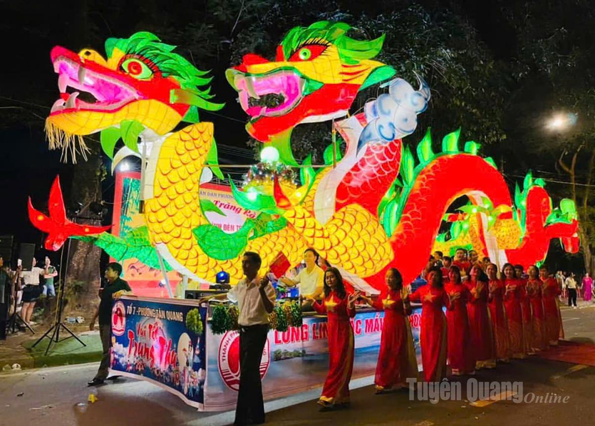 Minh Xuân siết chặt quản lý mô hình diễn diễu Lễ hội Thành Tuyên