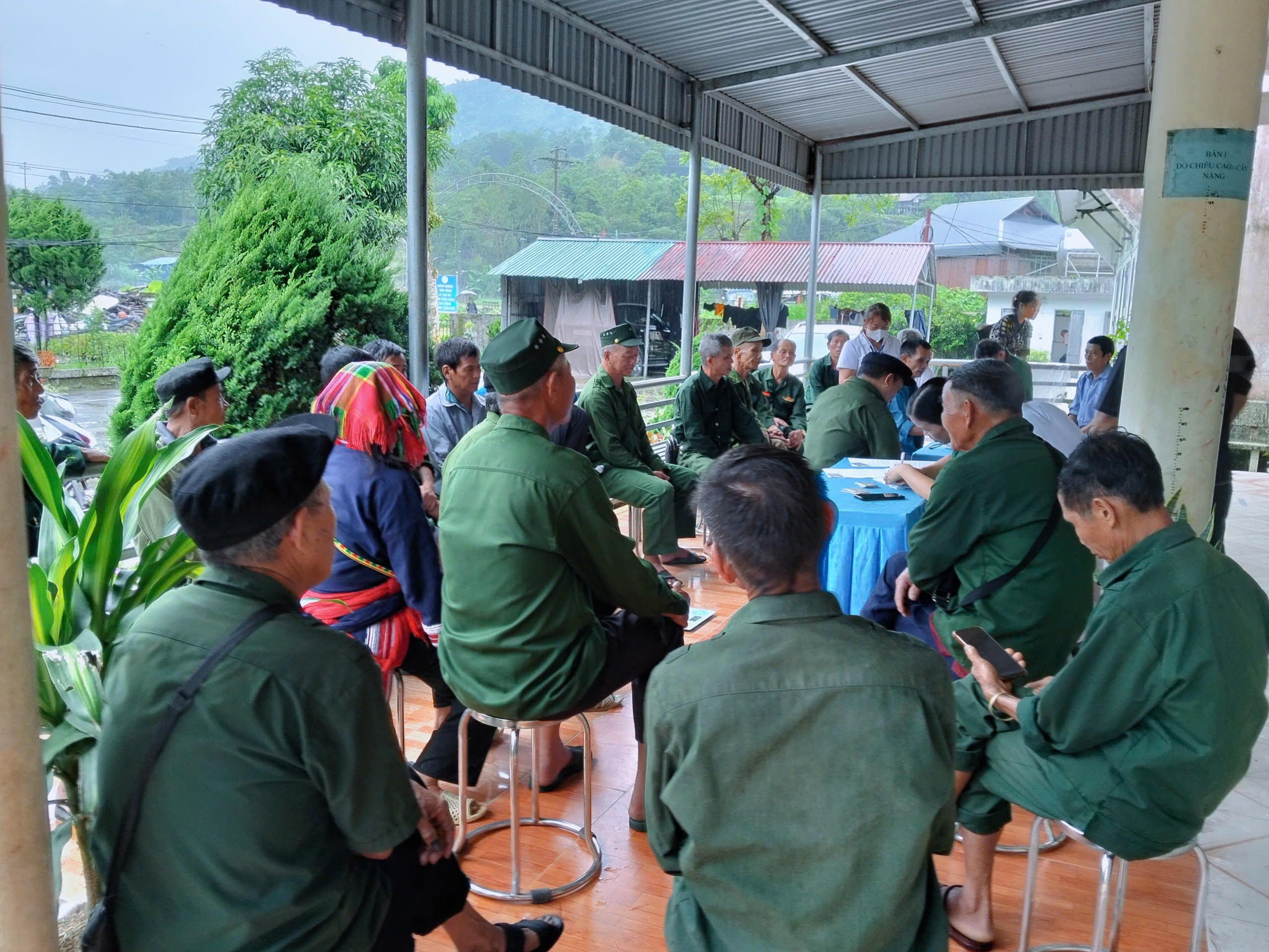 HỘI CỰU CHIẾN BINH XÃ QUẢNG NGUYÊN PHỐI HỢP VỚI TRẠM Y TẾ KHÁM SỨC KHỎE CHO NGƯỜI CÓ CÔNG VÀ HỘI VIÊN CỰU CHIẾN BINH
