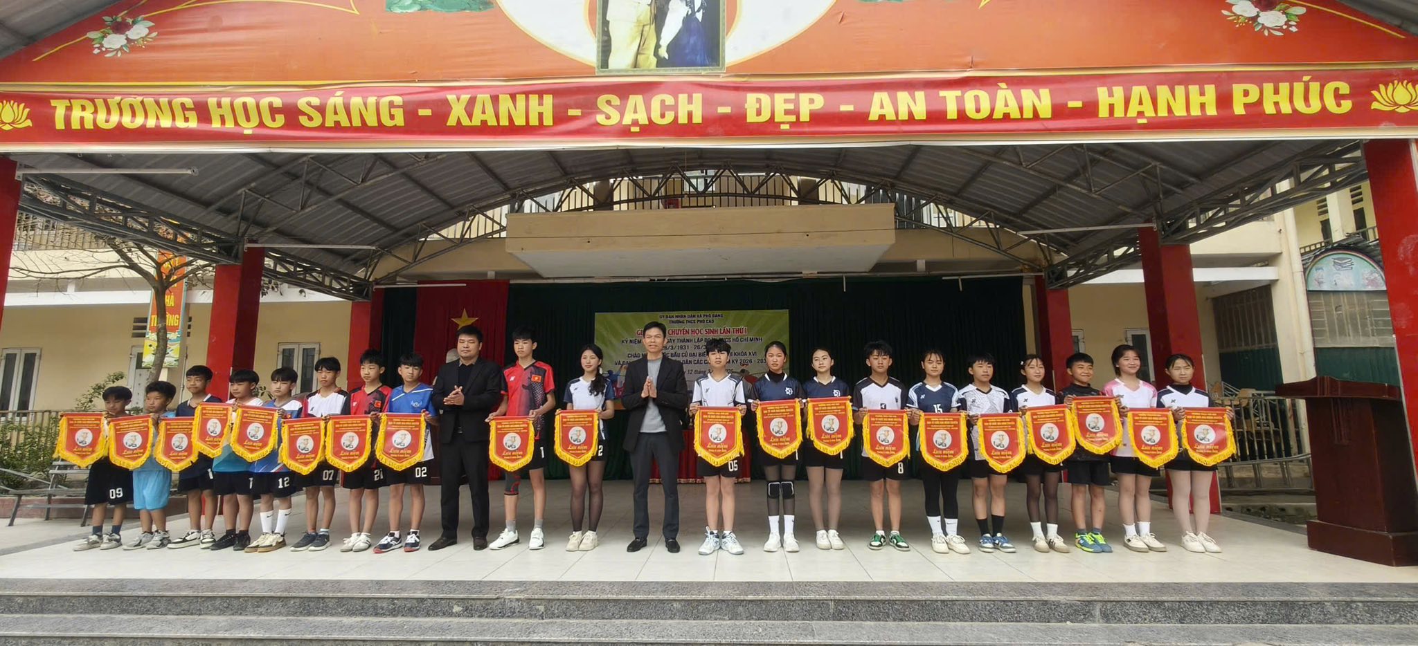 KHAI MẠC GIẢI BÓNG CHUYỀN HỌC SINH TRƯỜNG THCS PHỐ CÁO LẦN THỨ I