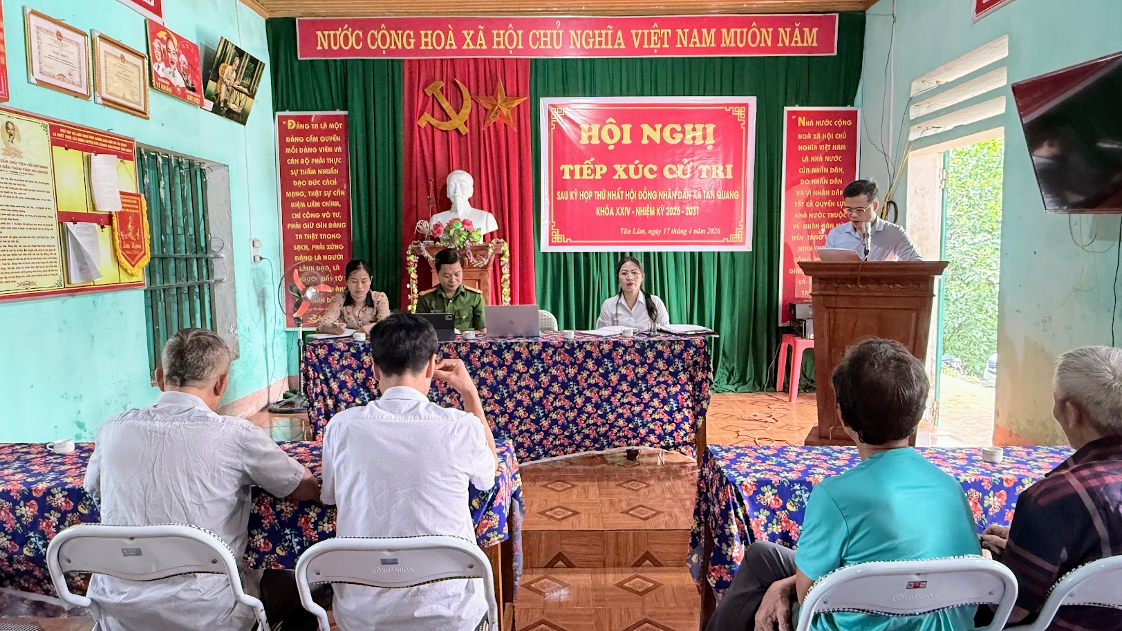 Tổ đại biểu số 1 HĐND xã Tân Quang tiếp xúc cử tri tại thôn Tân Lâm